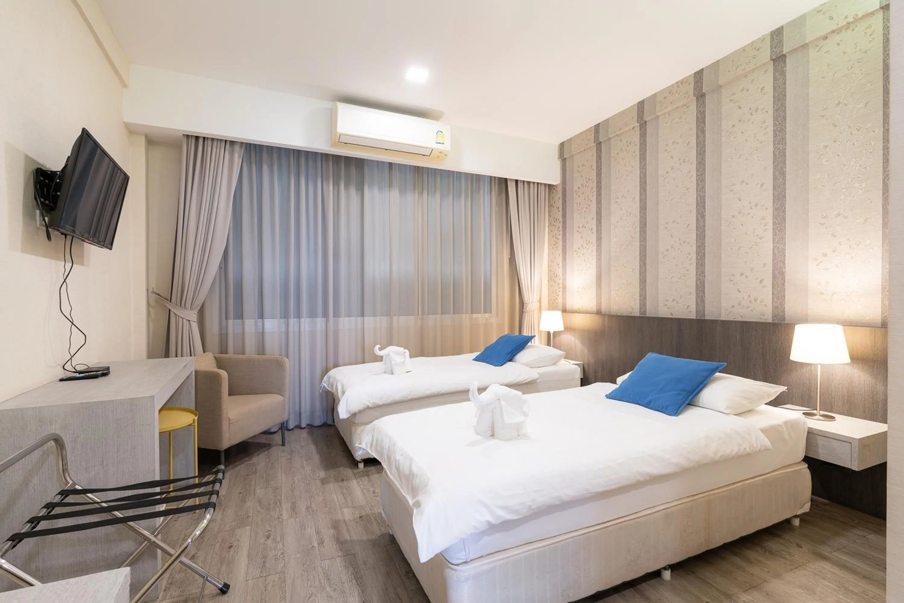 Deluxe Twin Room in Ratchadamnoen Residence