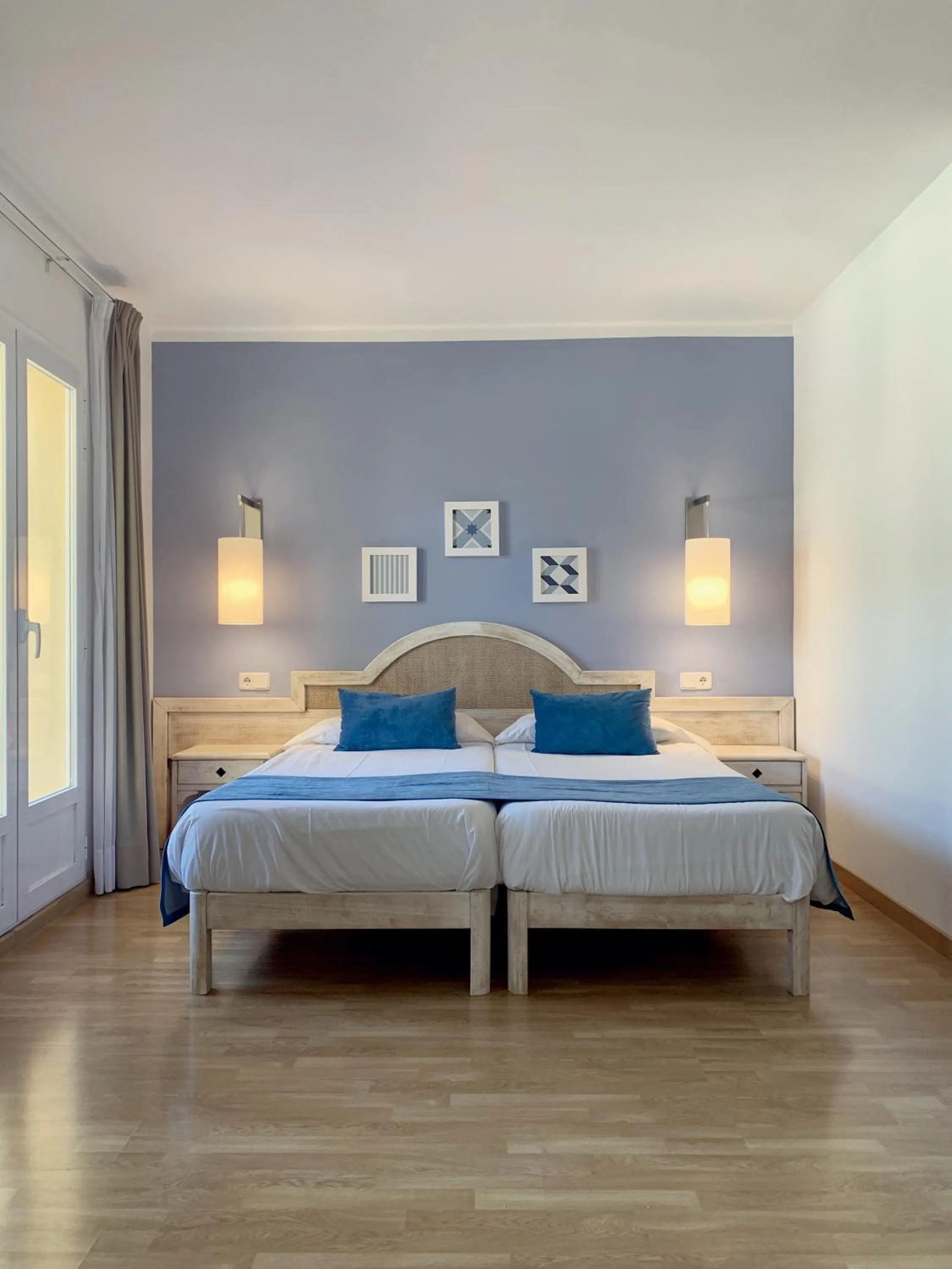 Twin Room with Balcony in Hostal HPC Porto Colom