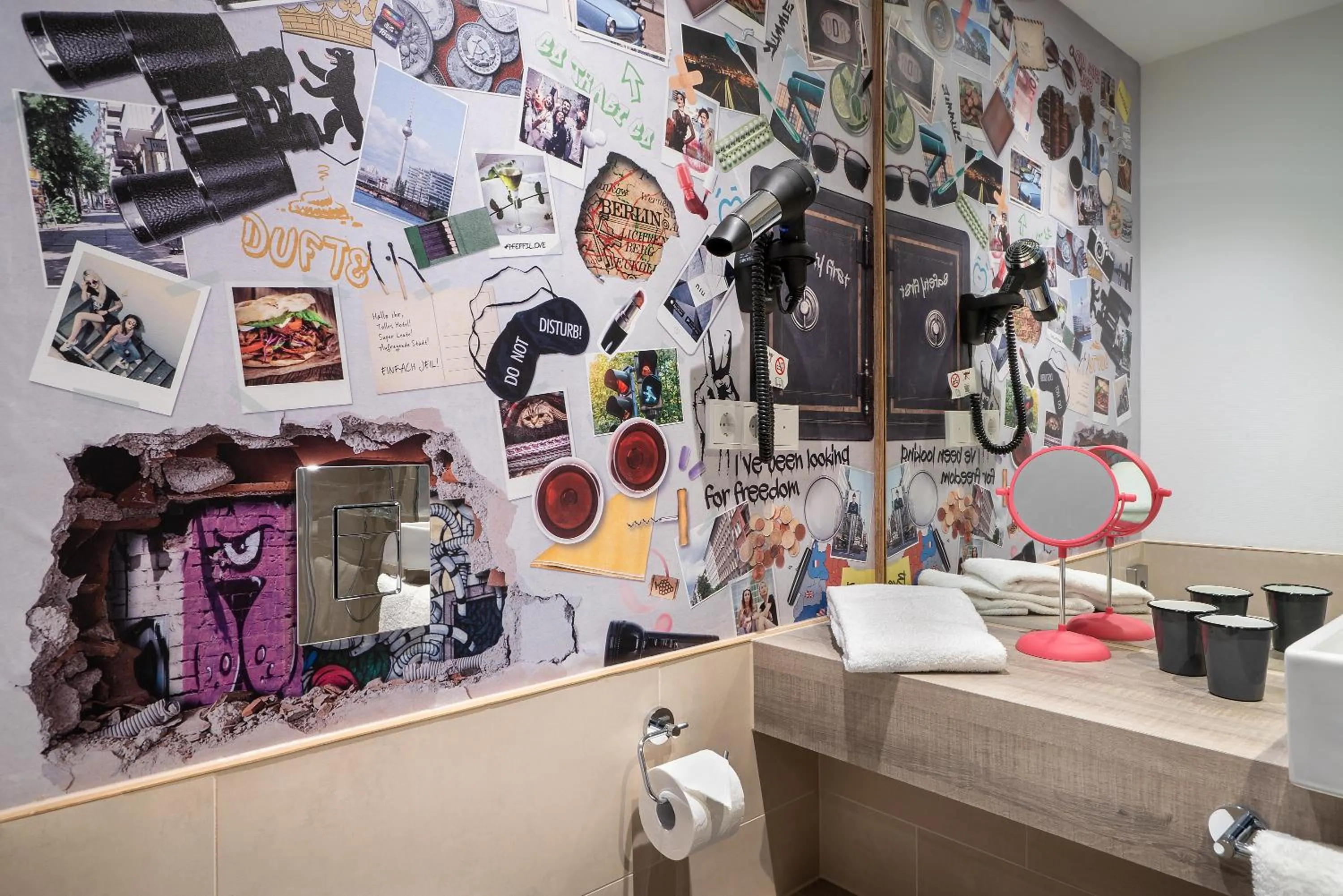 Premium Queen Room in Holiday Inn - the niu, Hide Berlin Friedrichshain by IHG