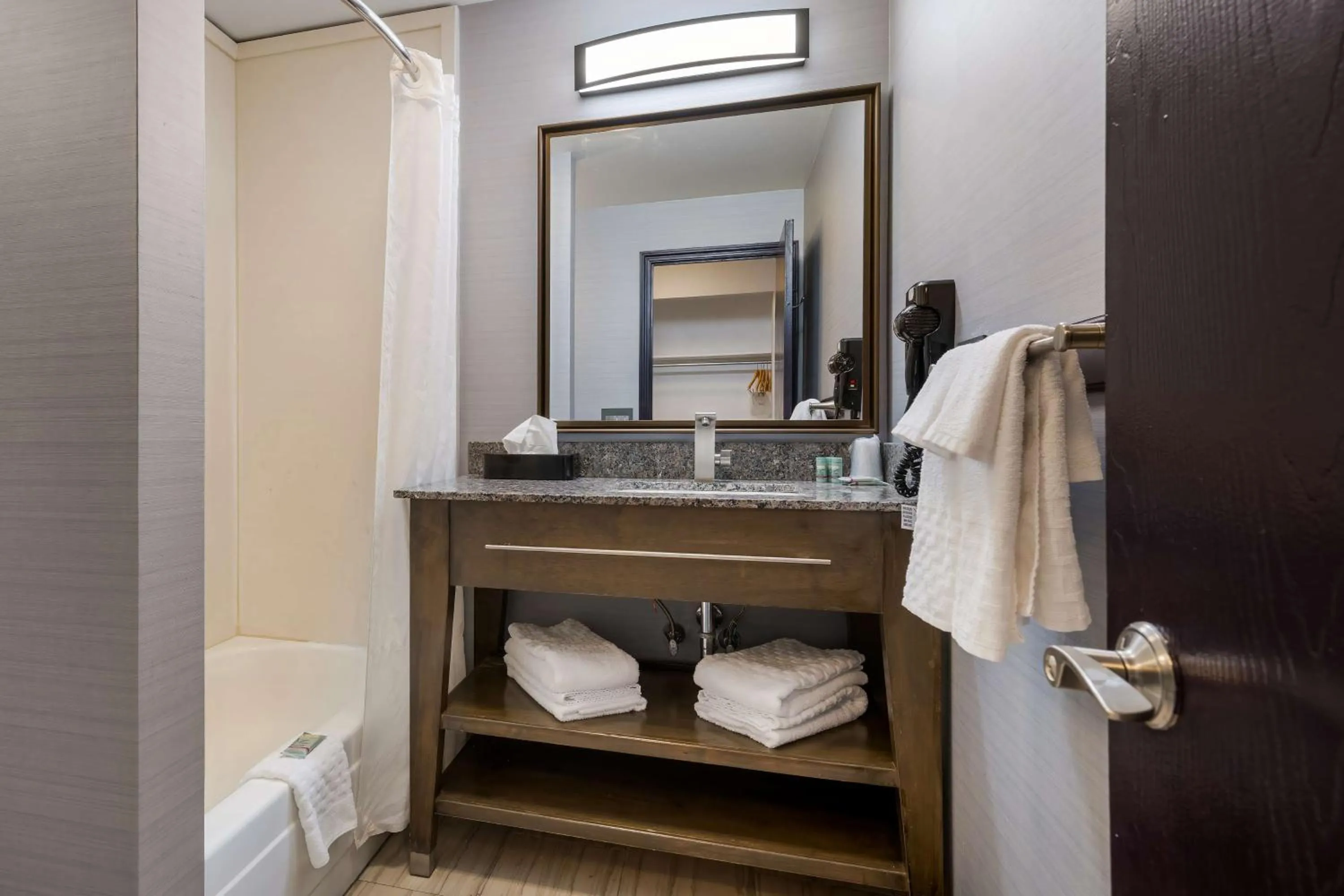 King Room with River View in Best Western - Freeport Inn