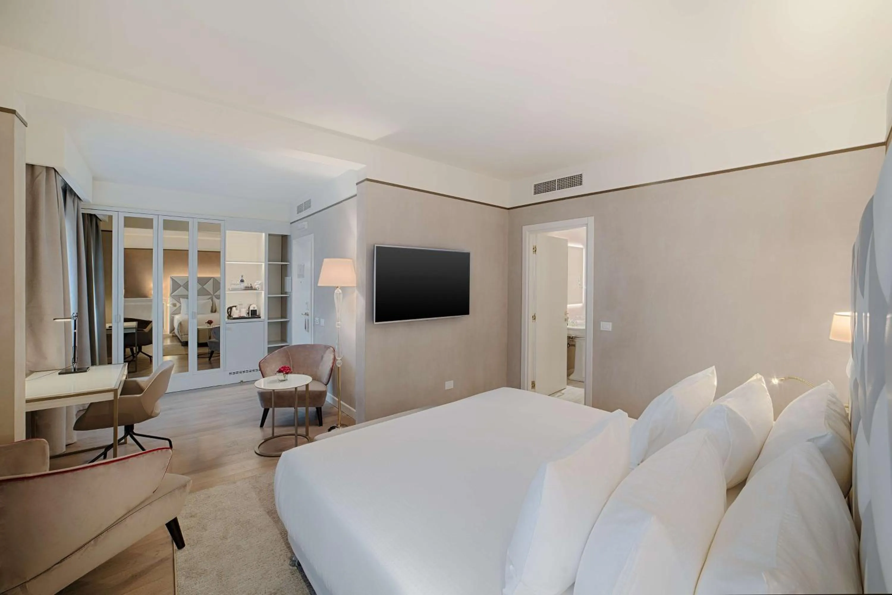 Junior Suite with Extra Bed (2 Adults + 1 Child) in NH Collection Palazzo Verona