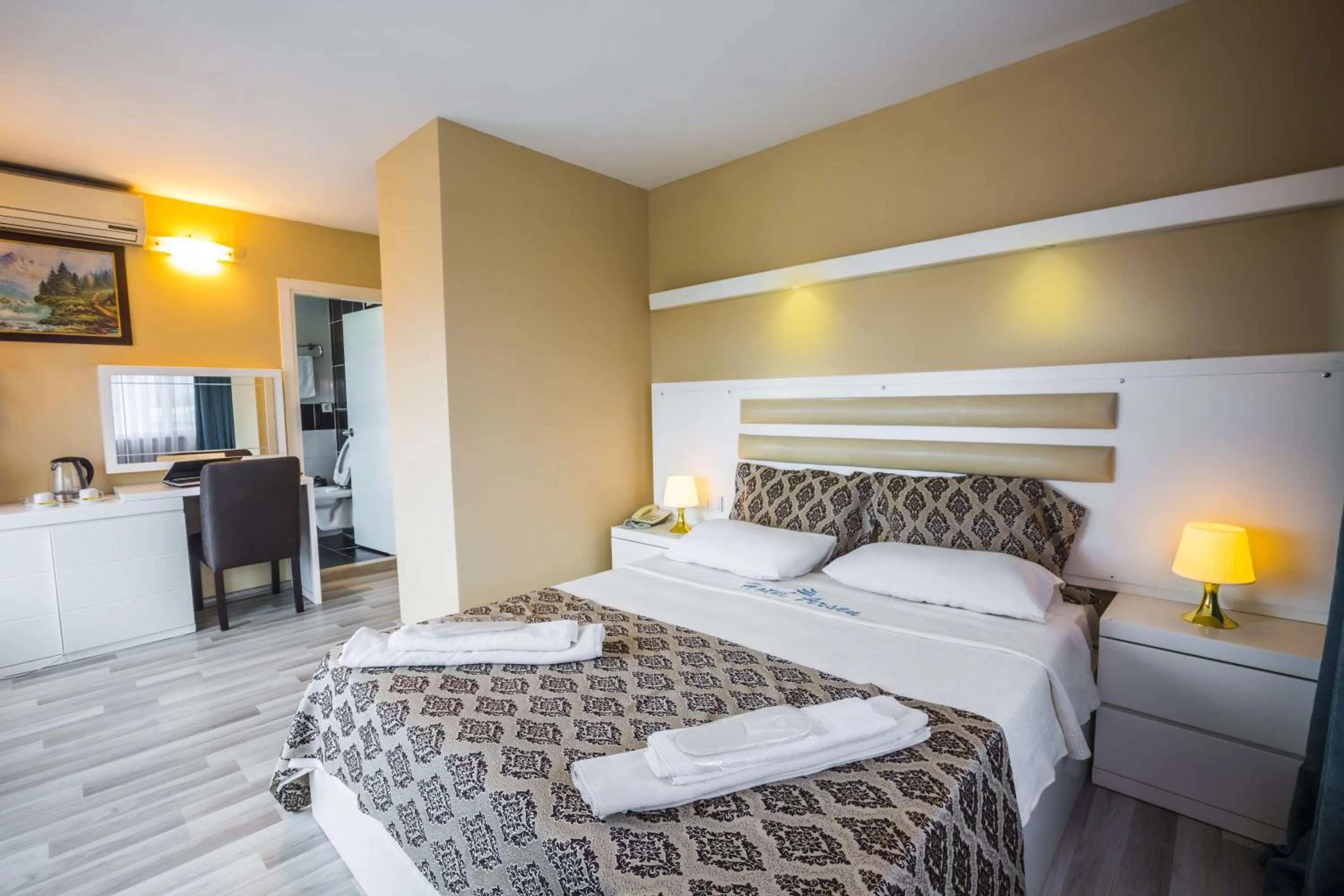 Budget Single Room in Arsen Hotel