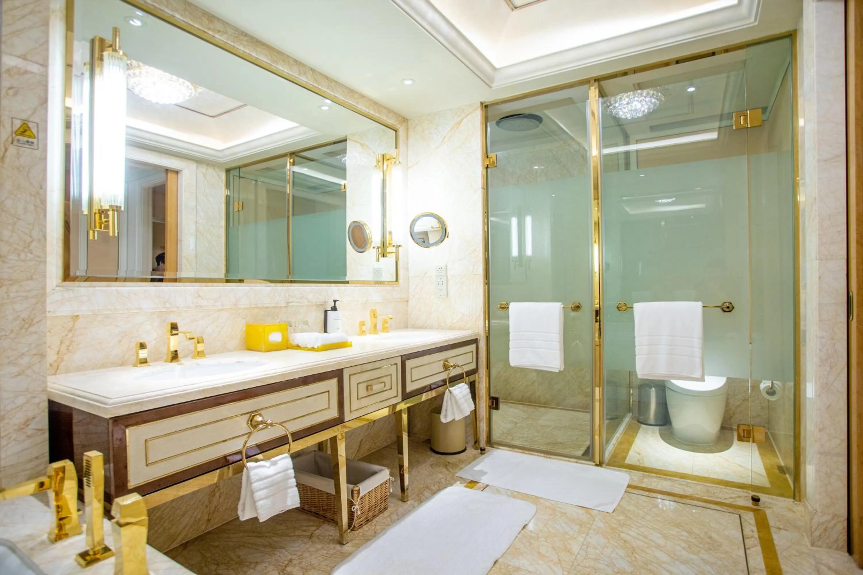 Executive Double Room with Two Double Beds - Lounge Access in Conrad Dalian