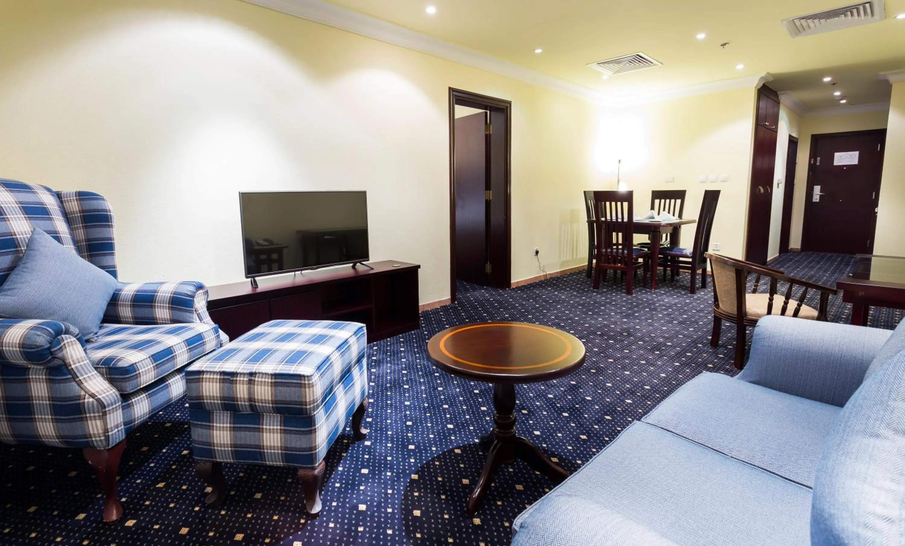 Duplex Room with One King Bed and Two Twin Beds - Non-Smoking in Howard Johnson Dammam Hotel