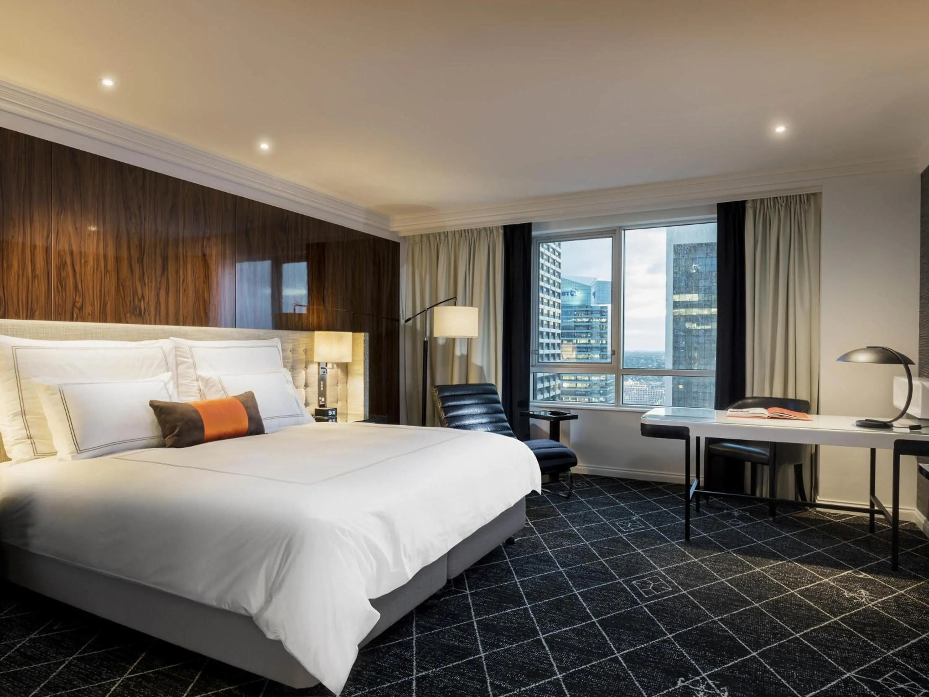 Signature King Skyline Room with Club Floor Access - High Floor in Swissotel Sydney