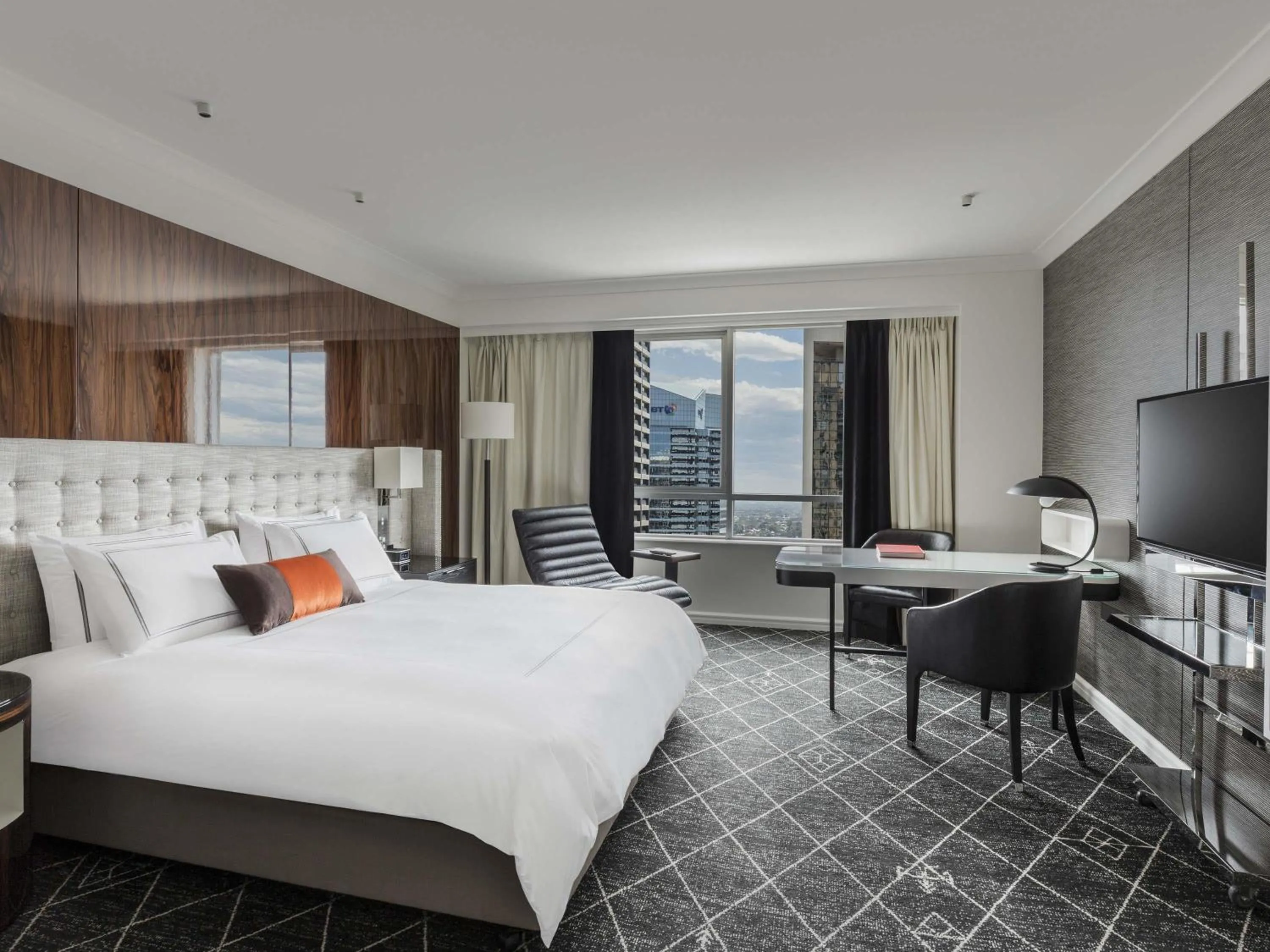 Swiss Executive King Room - High Floor - Club Access in Swissotel Sydney