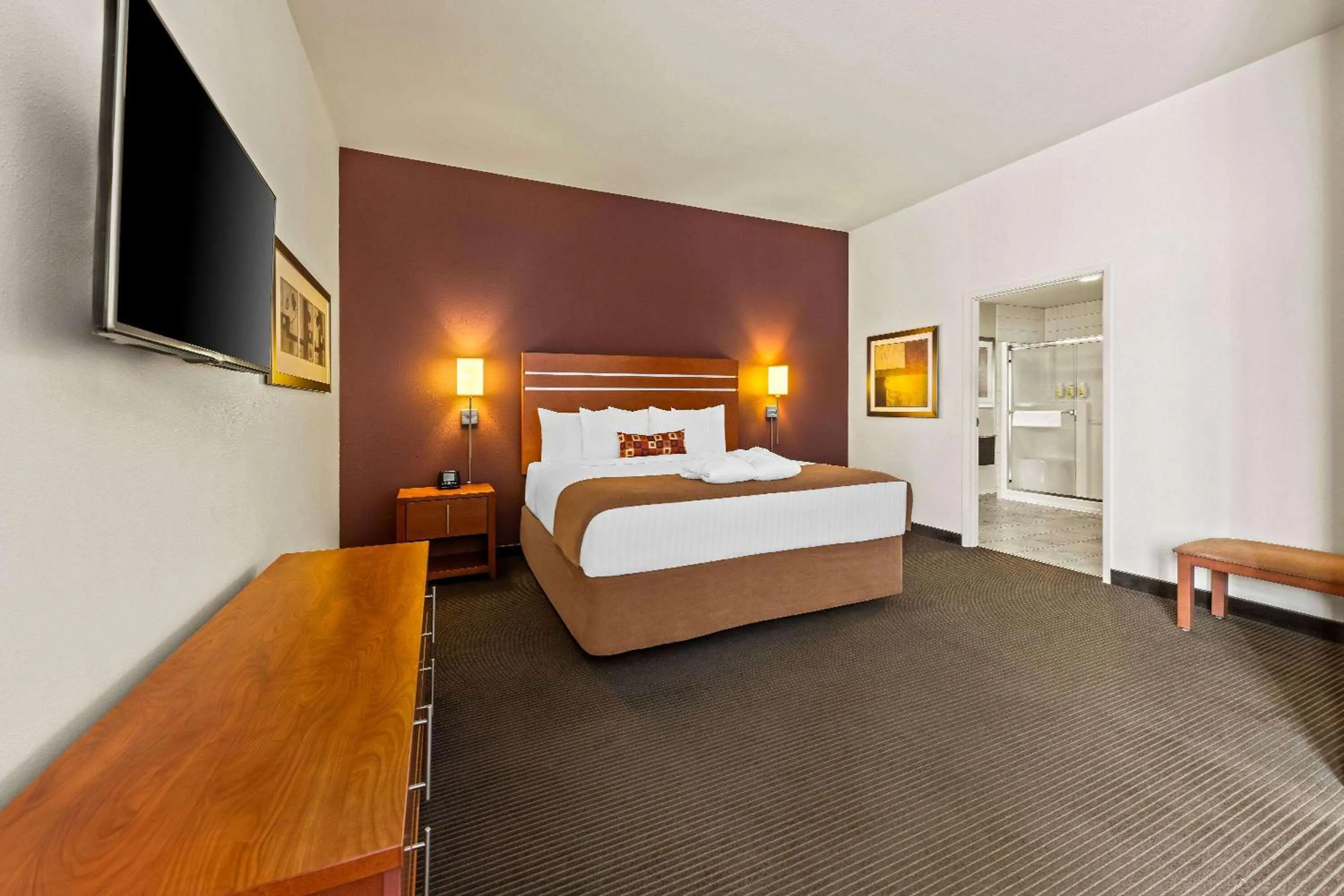 Jetted Tub Suite, King Bed, Kitchenette, Non Smoking in Wingate by Wyndham Calgary South