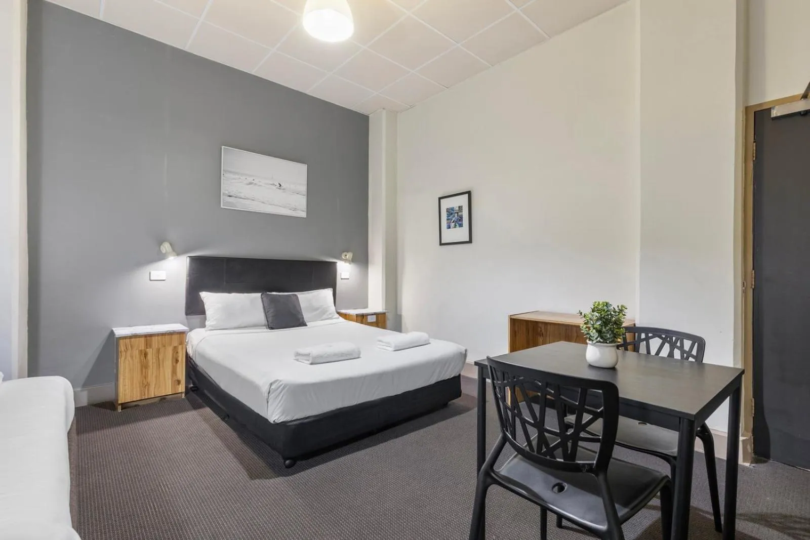 Deluxe Twin Room in Adelaide Paringa