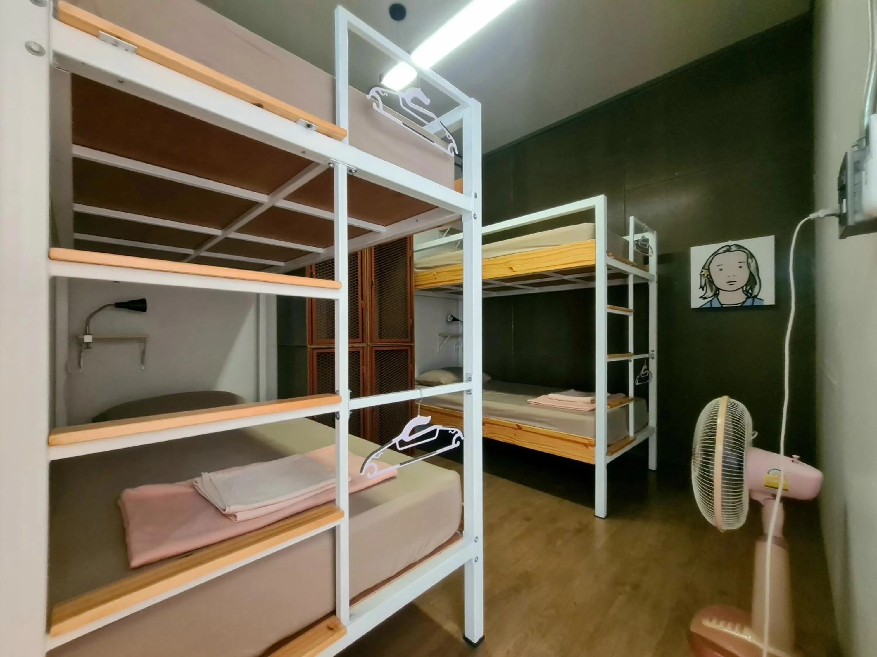 4-Bed Female Dormitory Room in Hybrit hostel&cafe