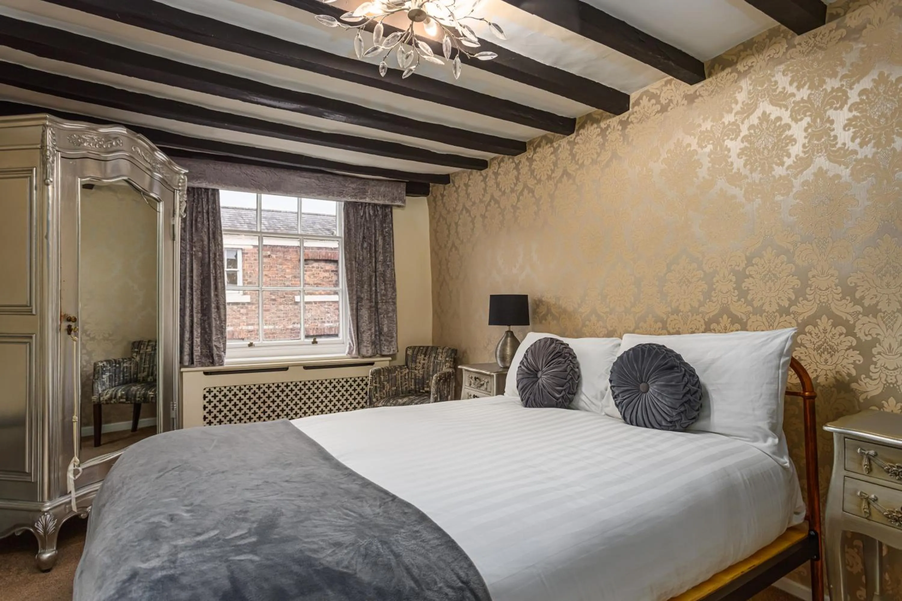Deluxe Family Suite in The Pied Bull