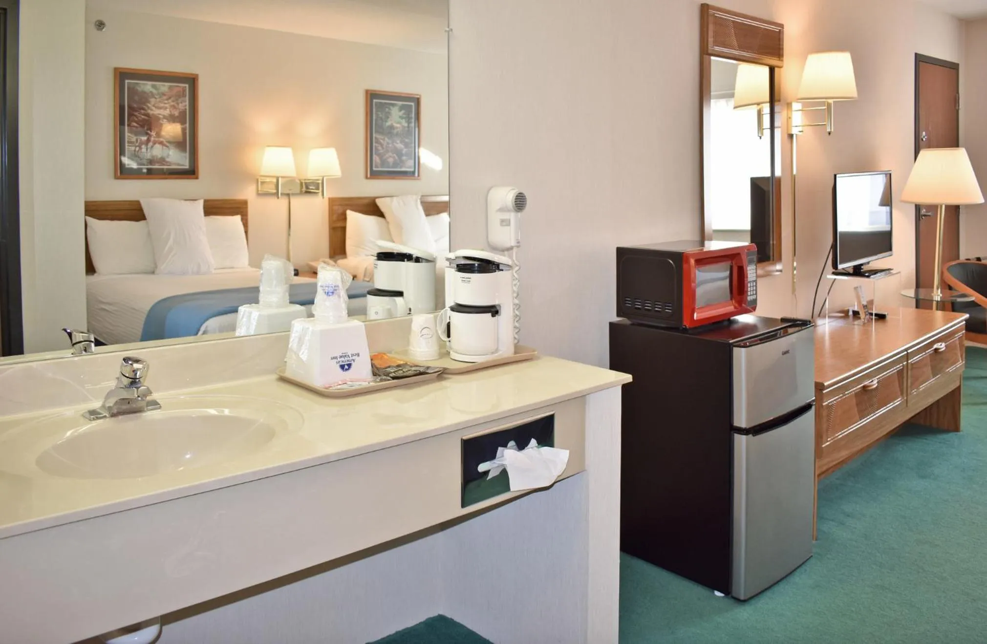 Double Room in Americas Best Value Inn & Suites - Tahquamenon Country