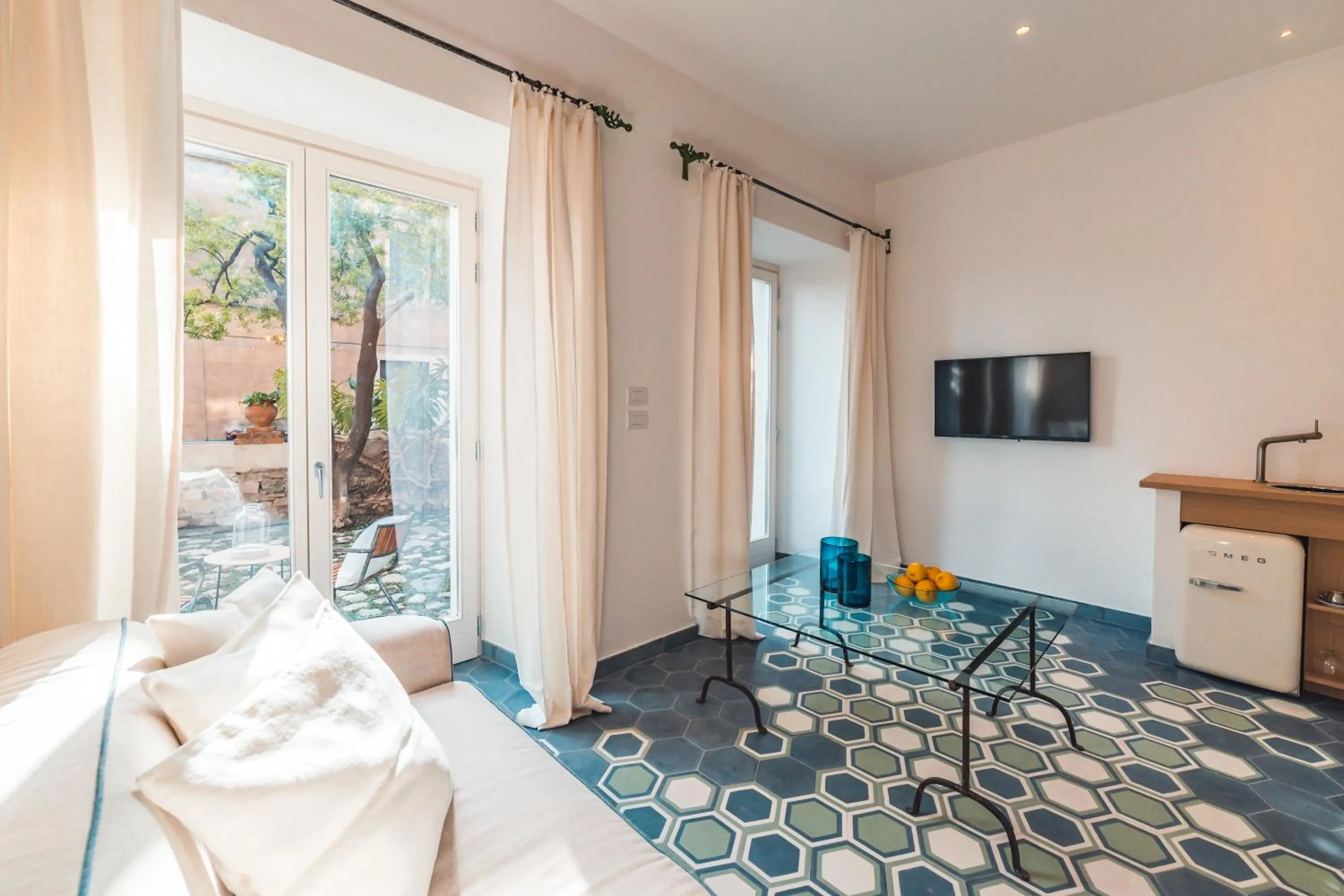 Suite with Garden View in Médousa Bistrot & Suites