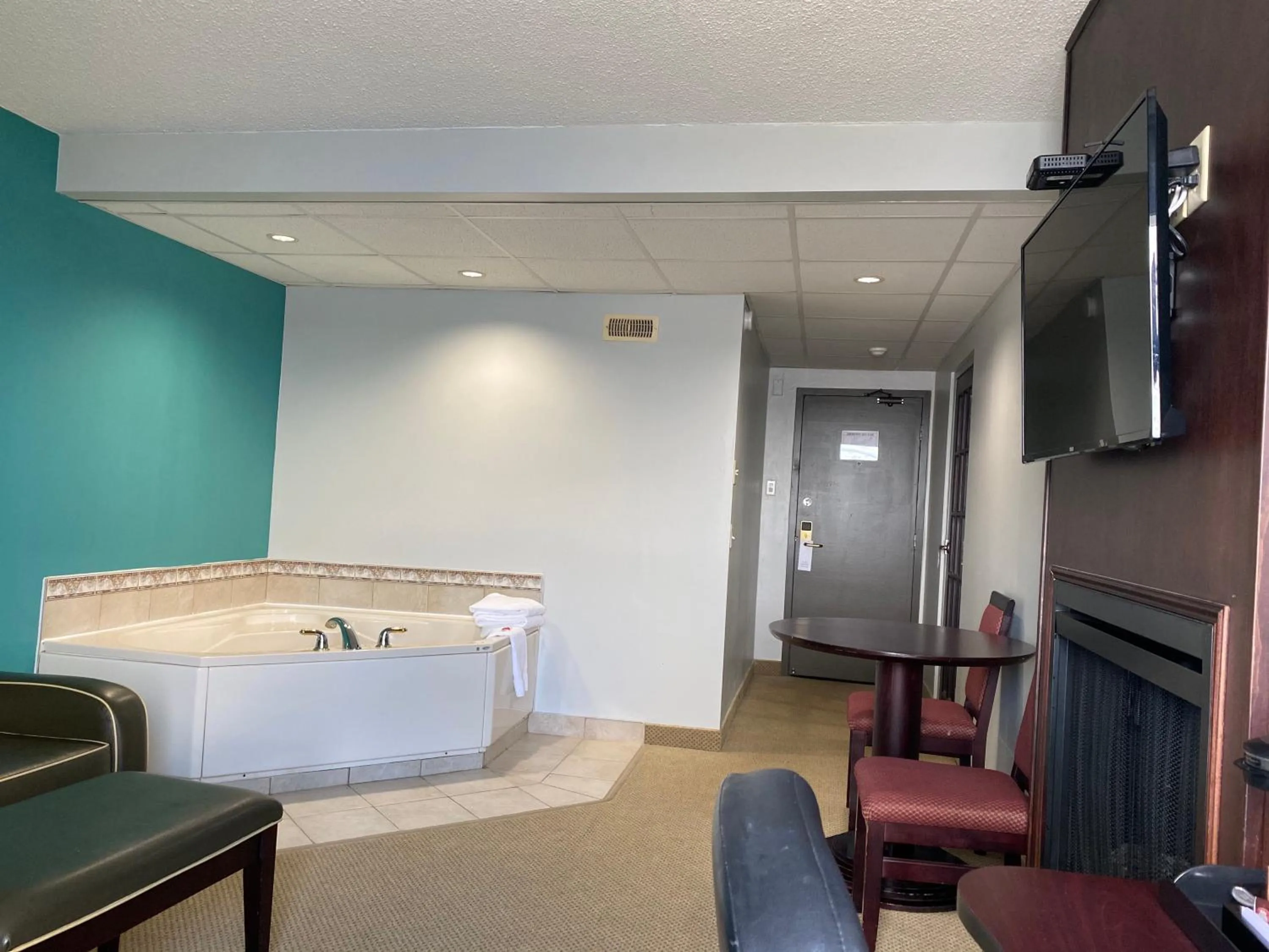 King Suite - Non-Smoking in Travelodge by Wyndham Miramichi New Brunswick