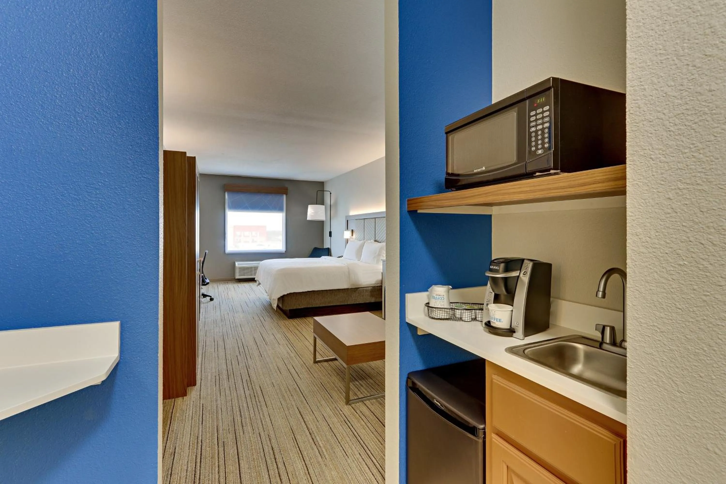 Queen Room - Disability Access/Hearing Accessible in Holiday Inn Express Hotel and Suites Weatherford by IHG