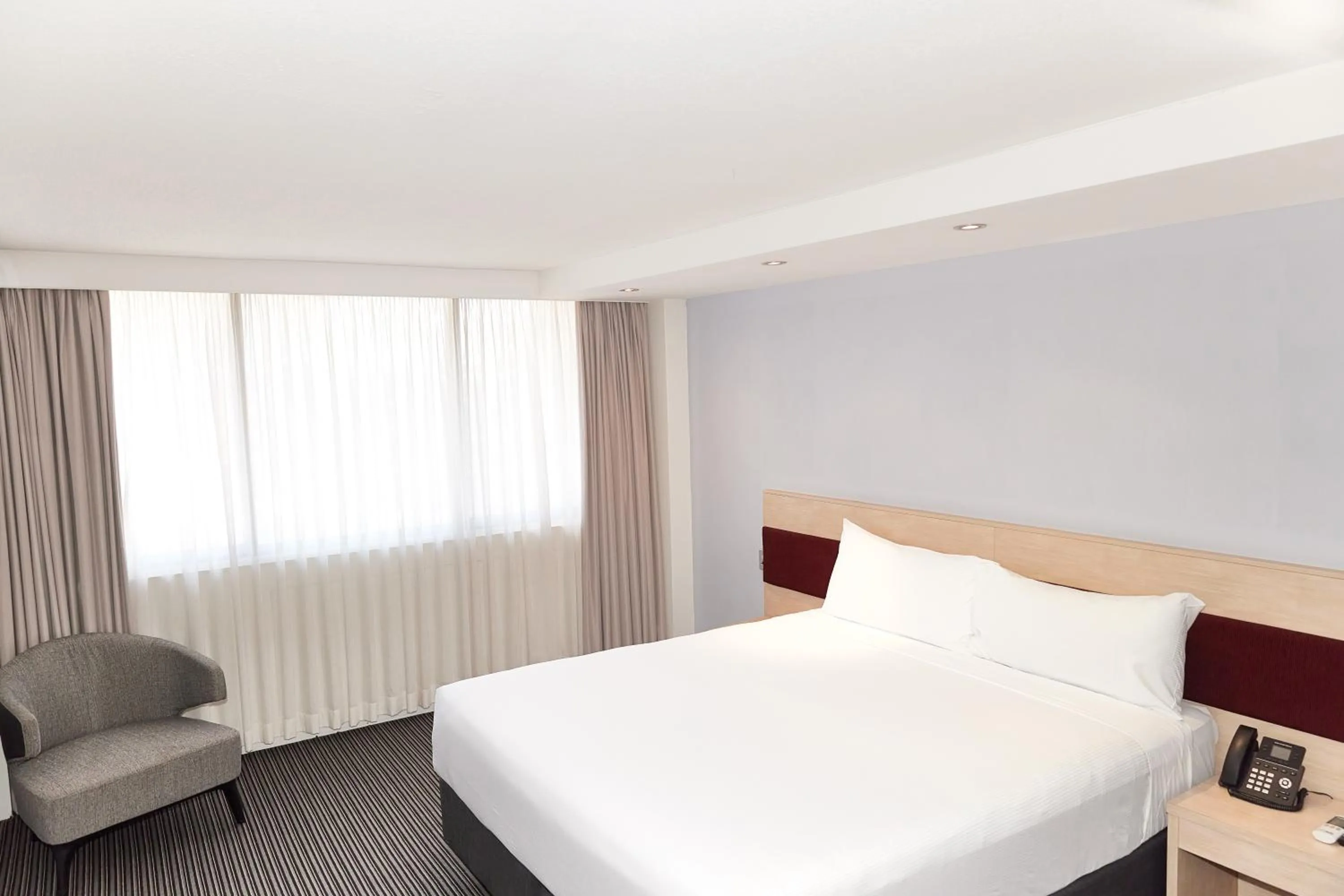 Deluxe King Room in Central Studio Hotel Sydney