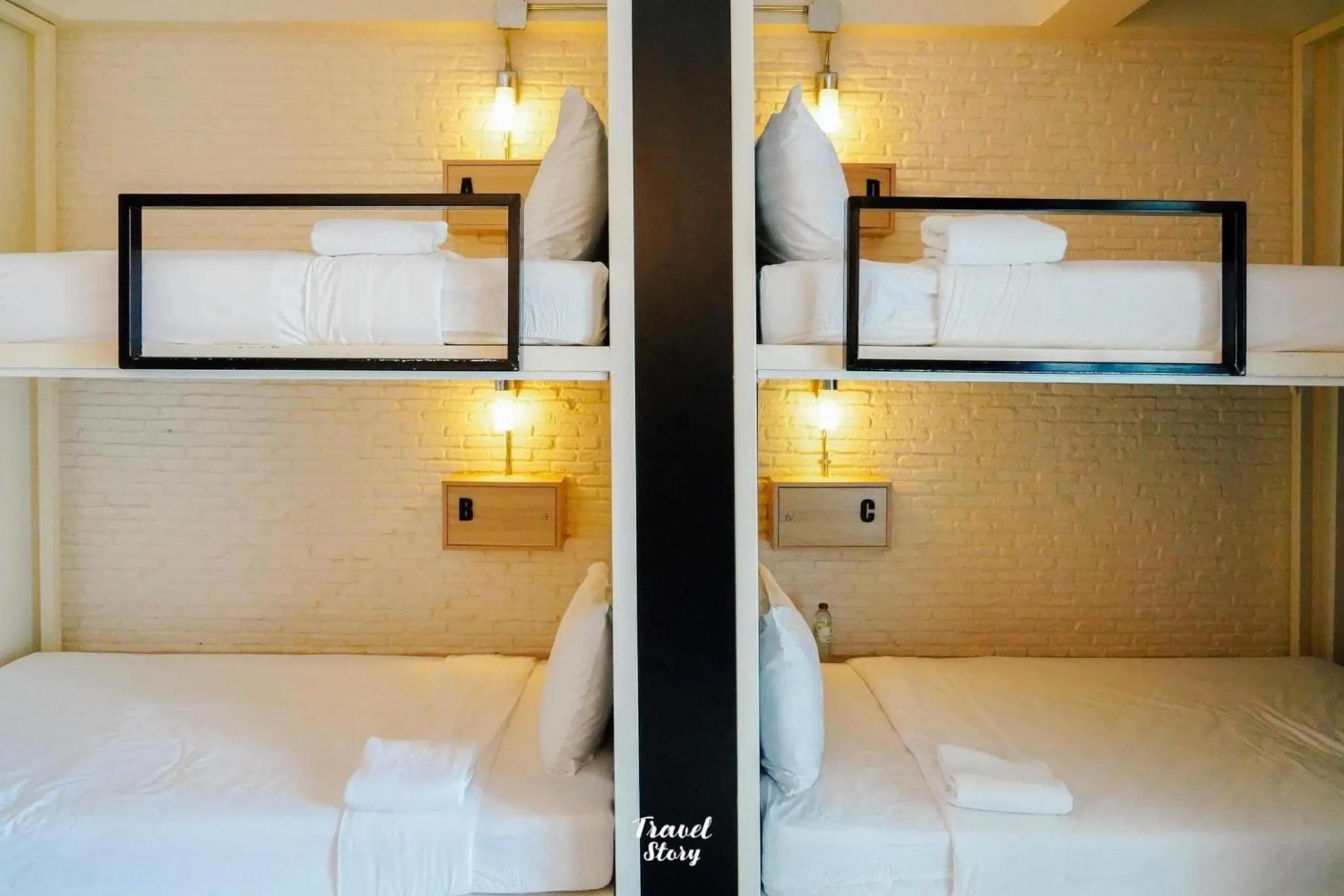 Quadruple Room with Private Bathroom in Bangkok Oasis Hotel