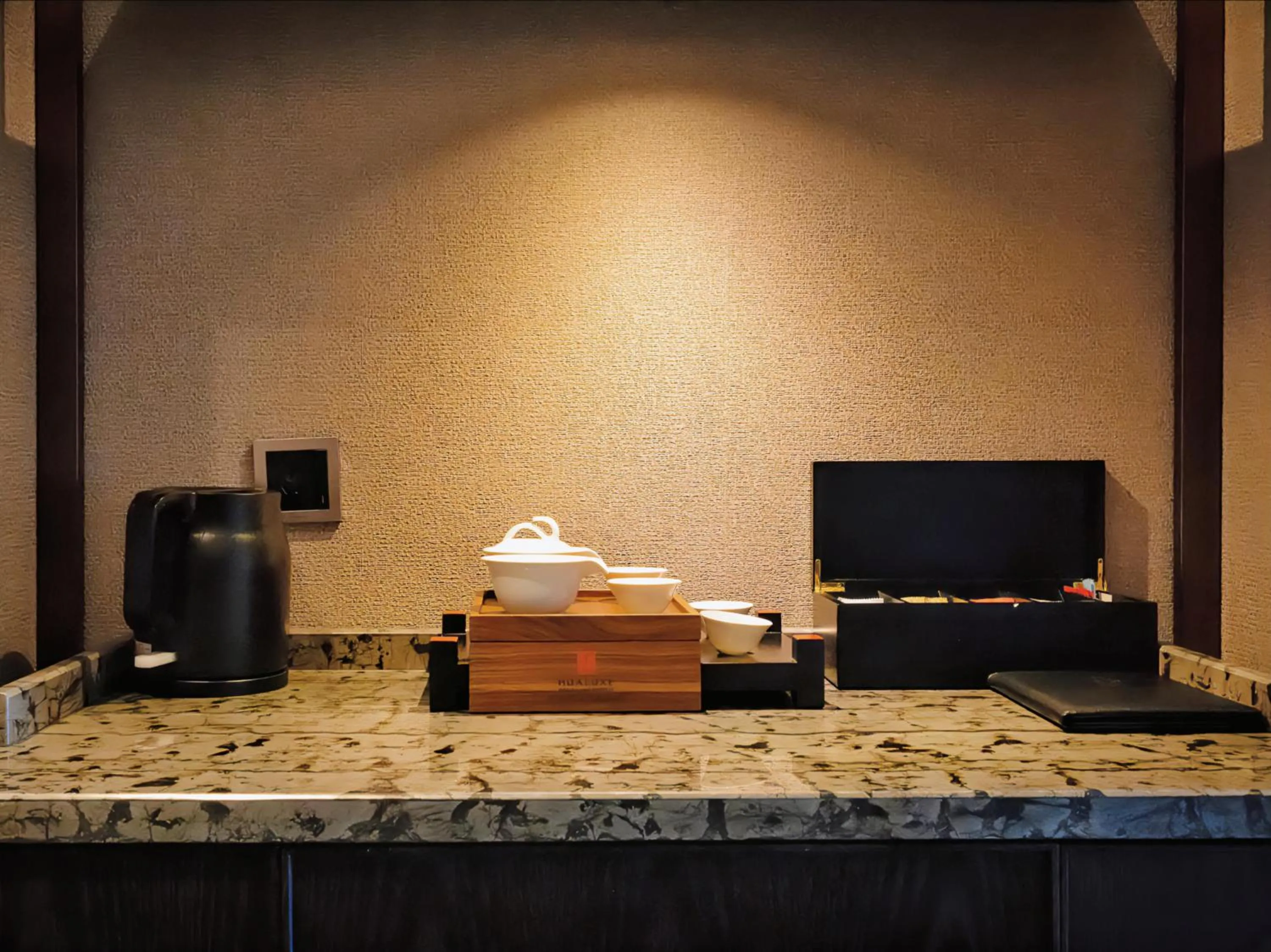 1King Premium Extra Bed in HUALUXE Wuhu