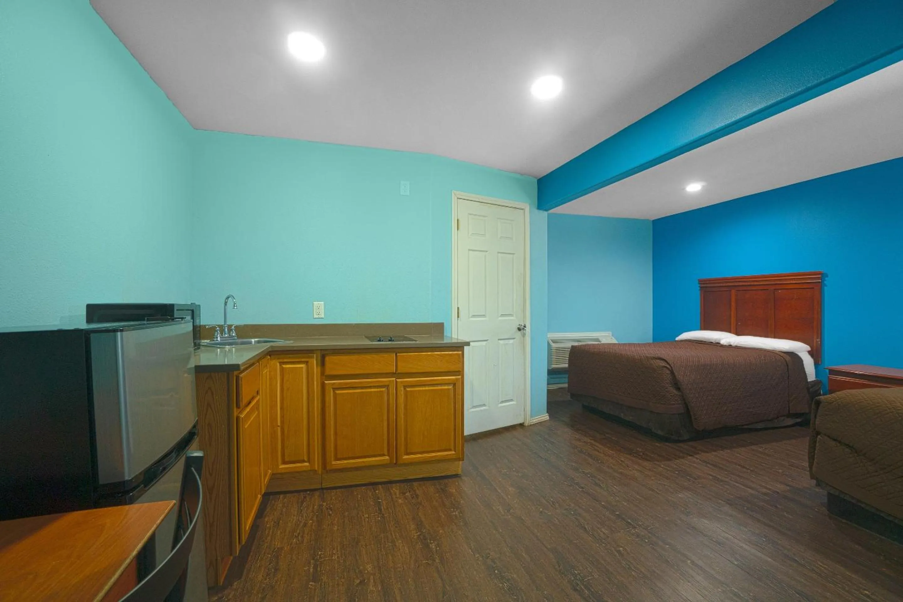 2 Queen Beds with Kitchenette in Plaza Motel Corpus Christi by OYO