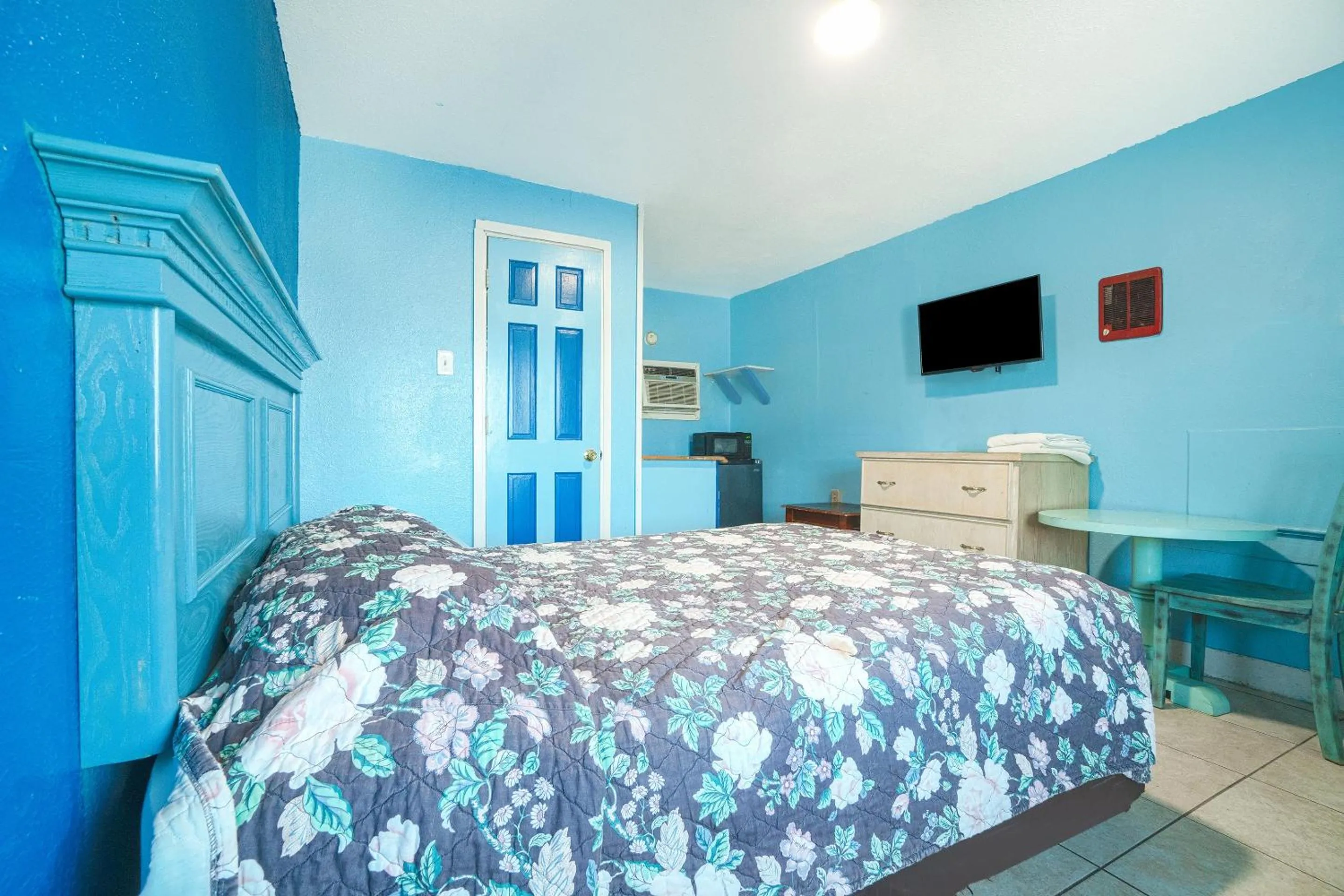 Full Bed in Plaza Motel Corpus Christi by OYO