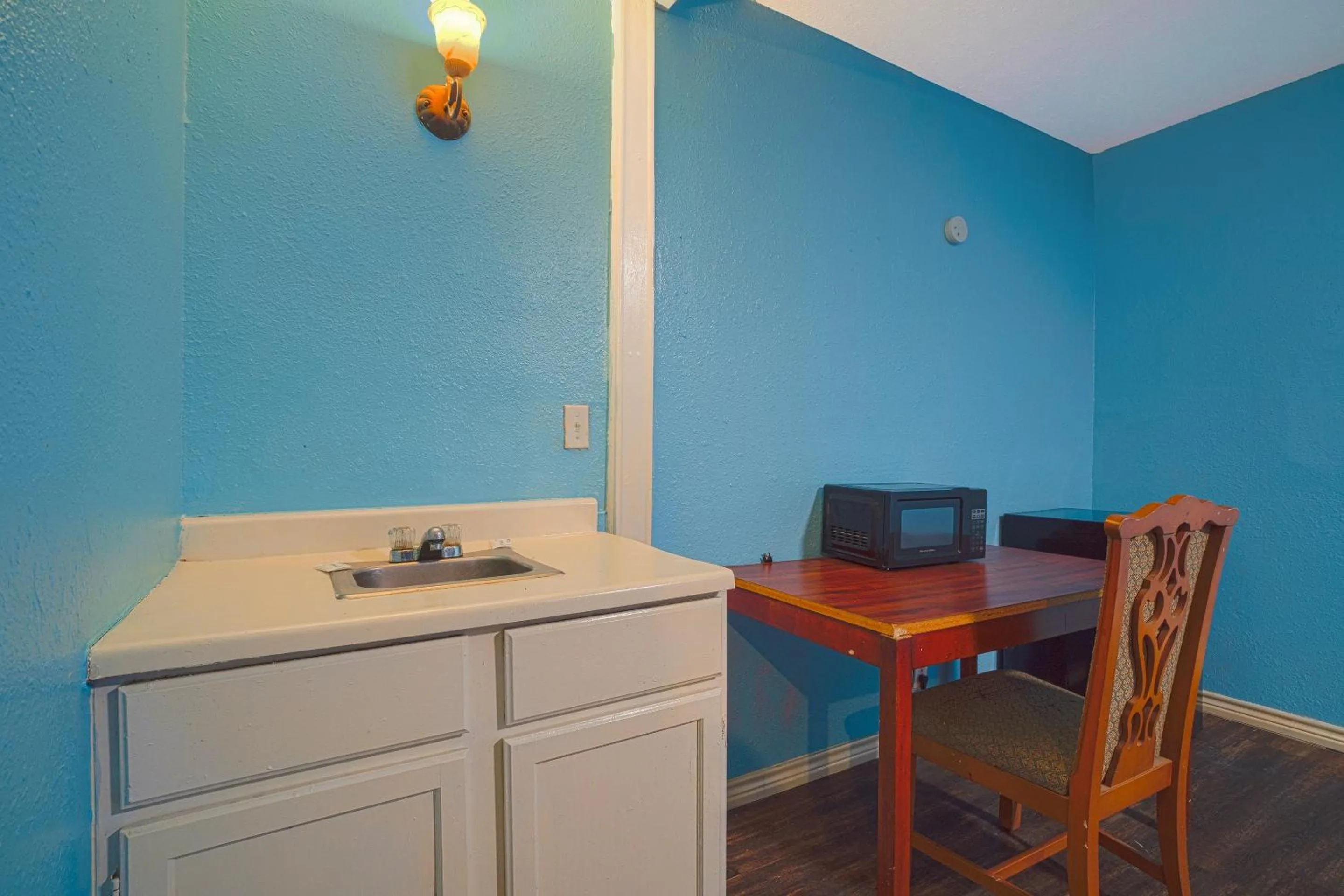 2 Full Bed in Plaza Motel Corpus Christi by OYO