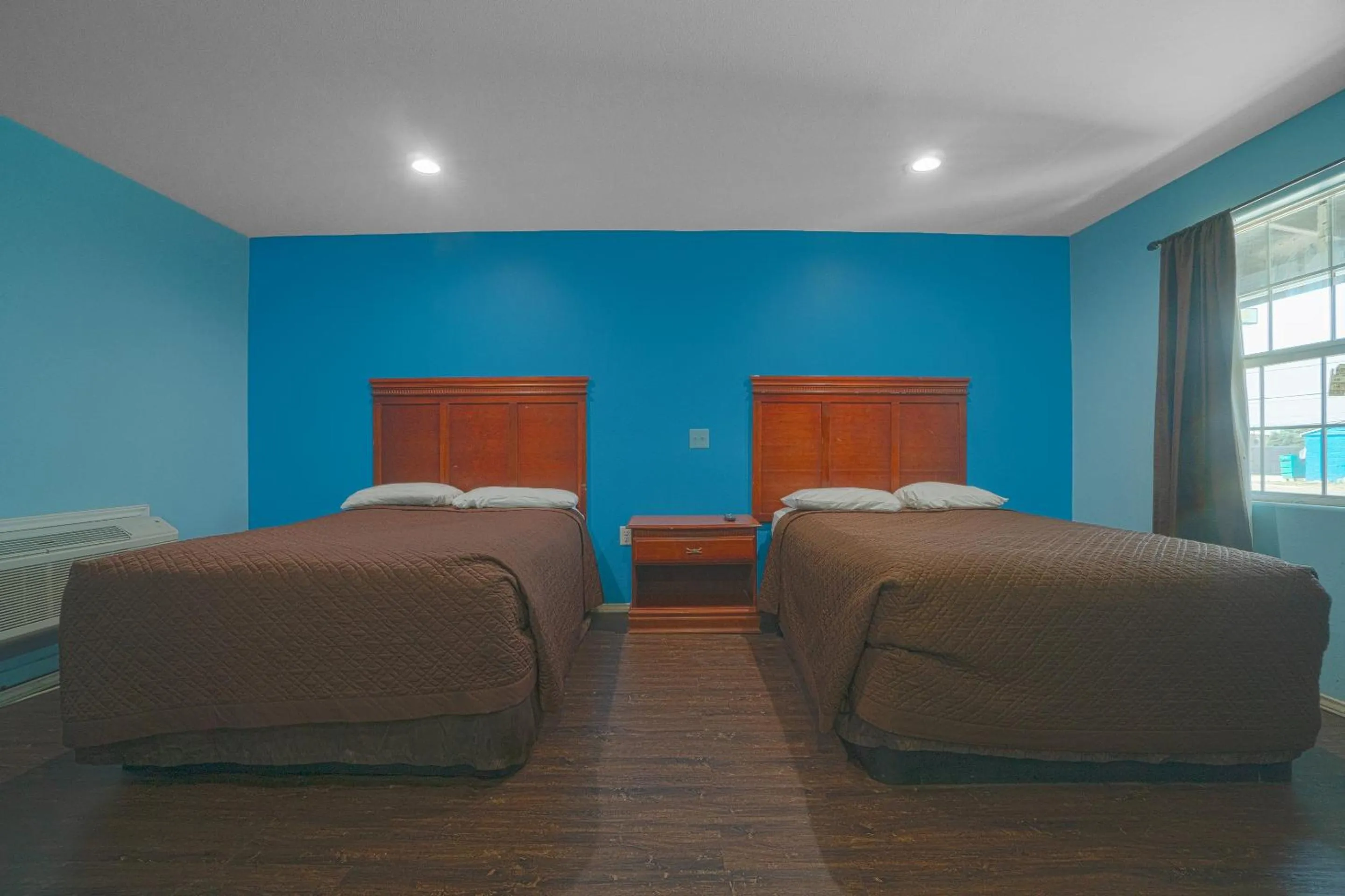 2 Full Beds with Kitchenette in Plaza Motel Corpus Christi by OYO