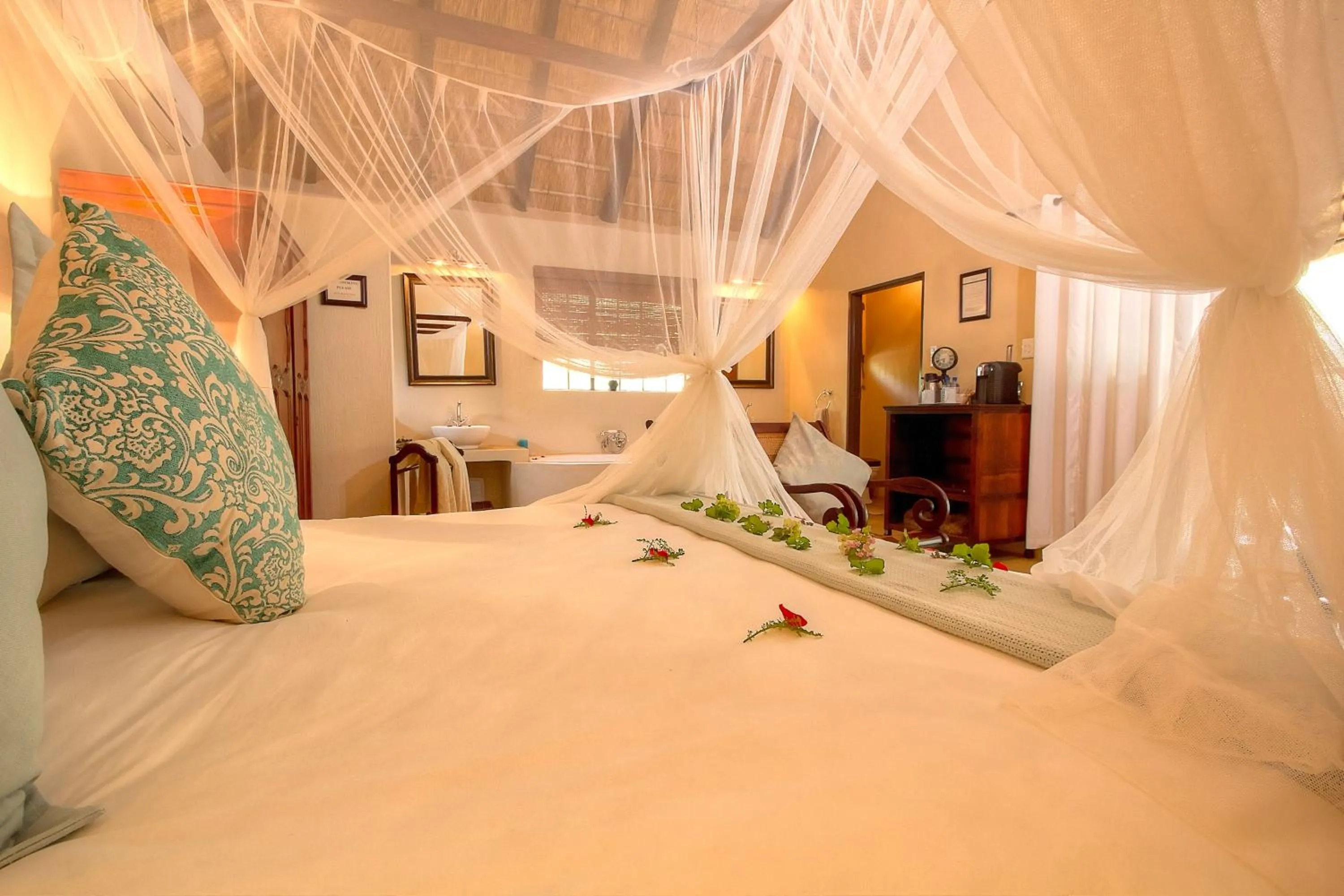 Deluxe Double Room in Mvuradona Safari Lodge