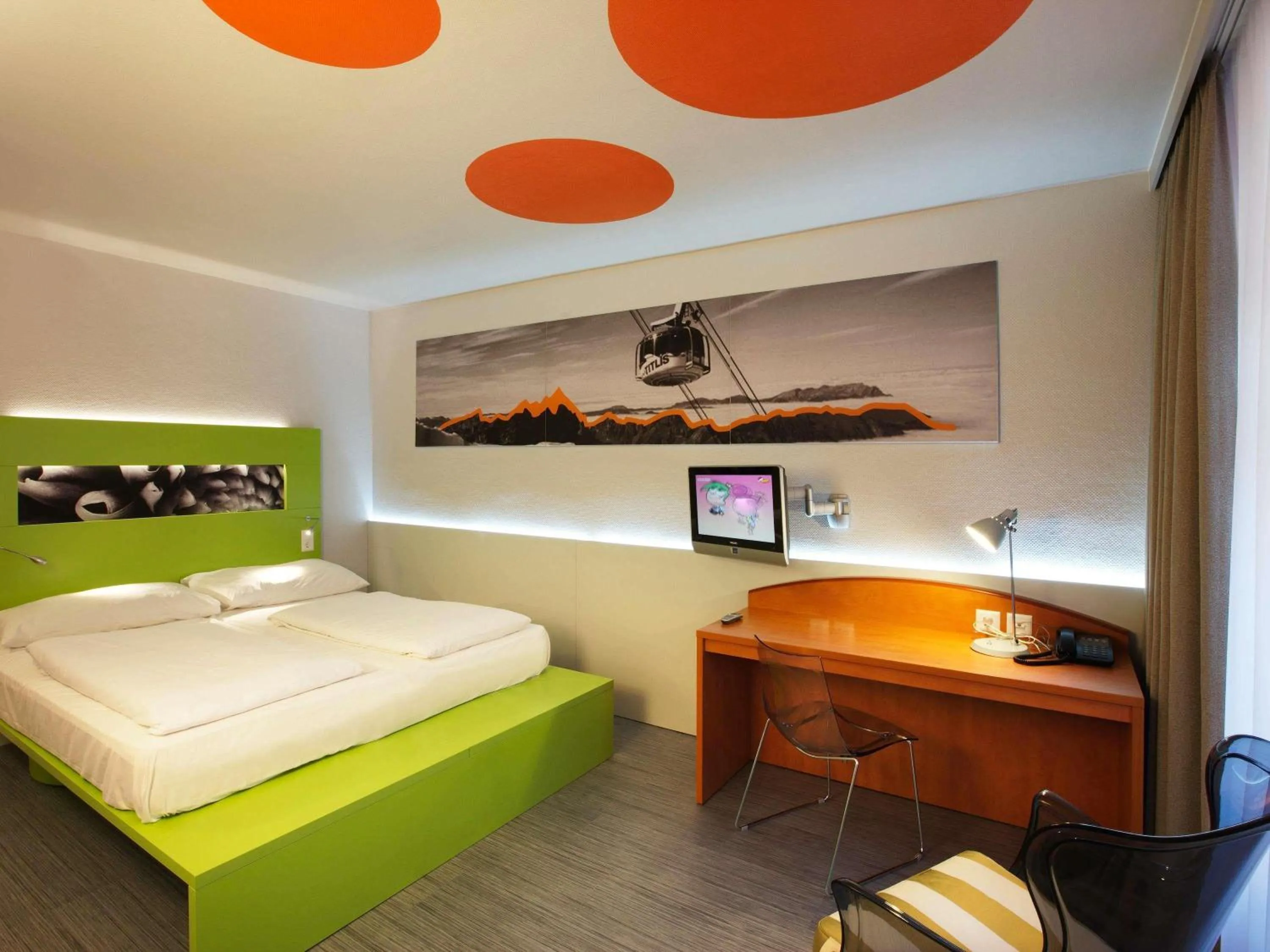 Standard Queen Room in ibis Styles Luzern