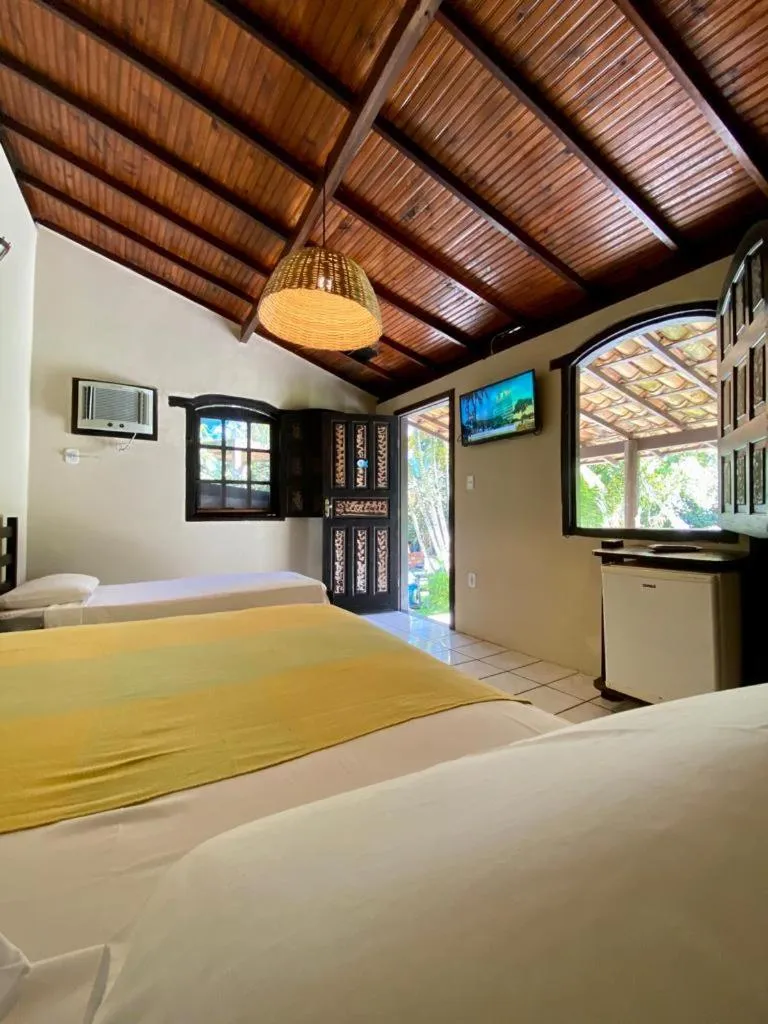 Classic Triple Room in Pousada Tubarão