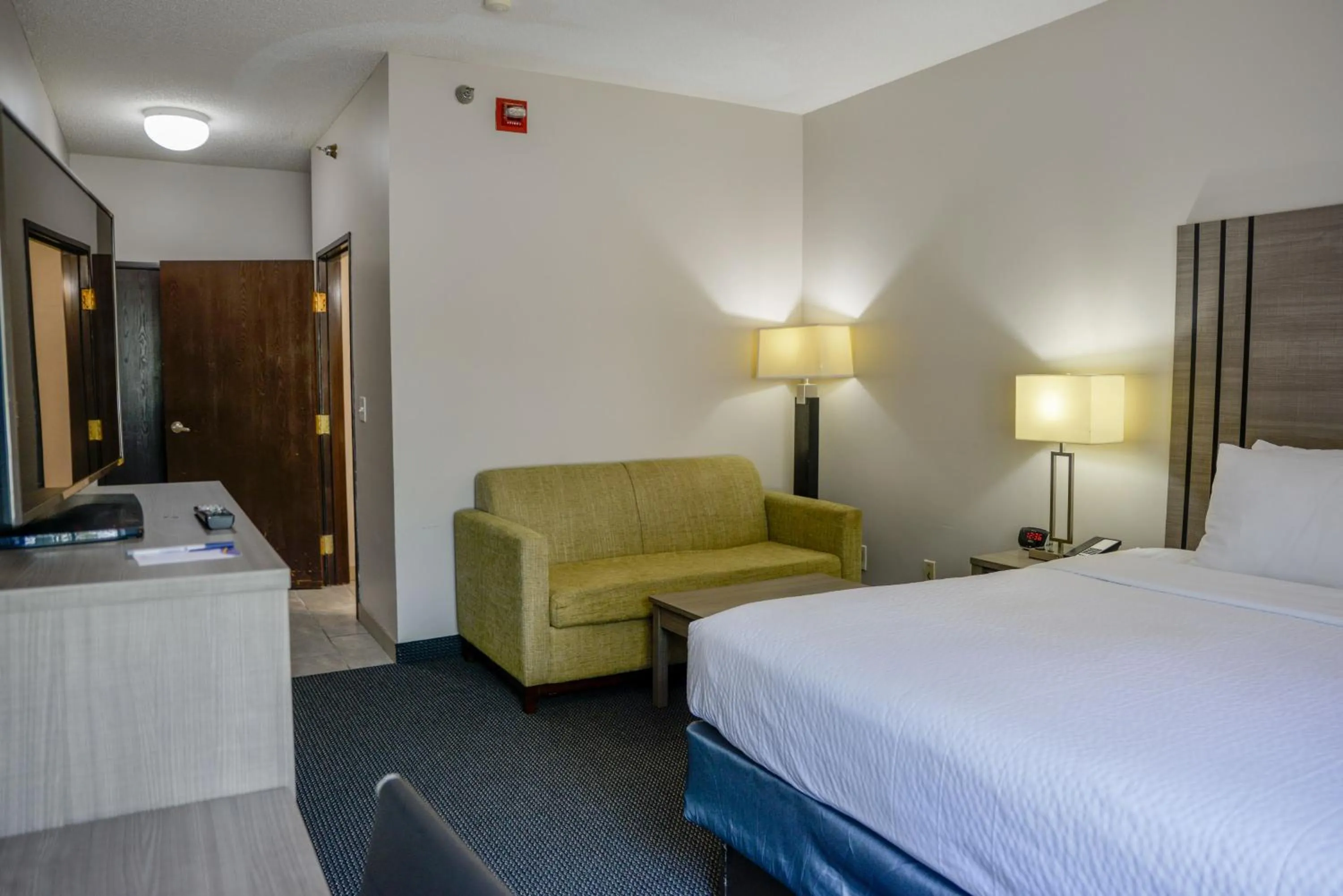 King Room - Non-Smoking in Baymont by Wyndham O'Fallon St. Louis Area