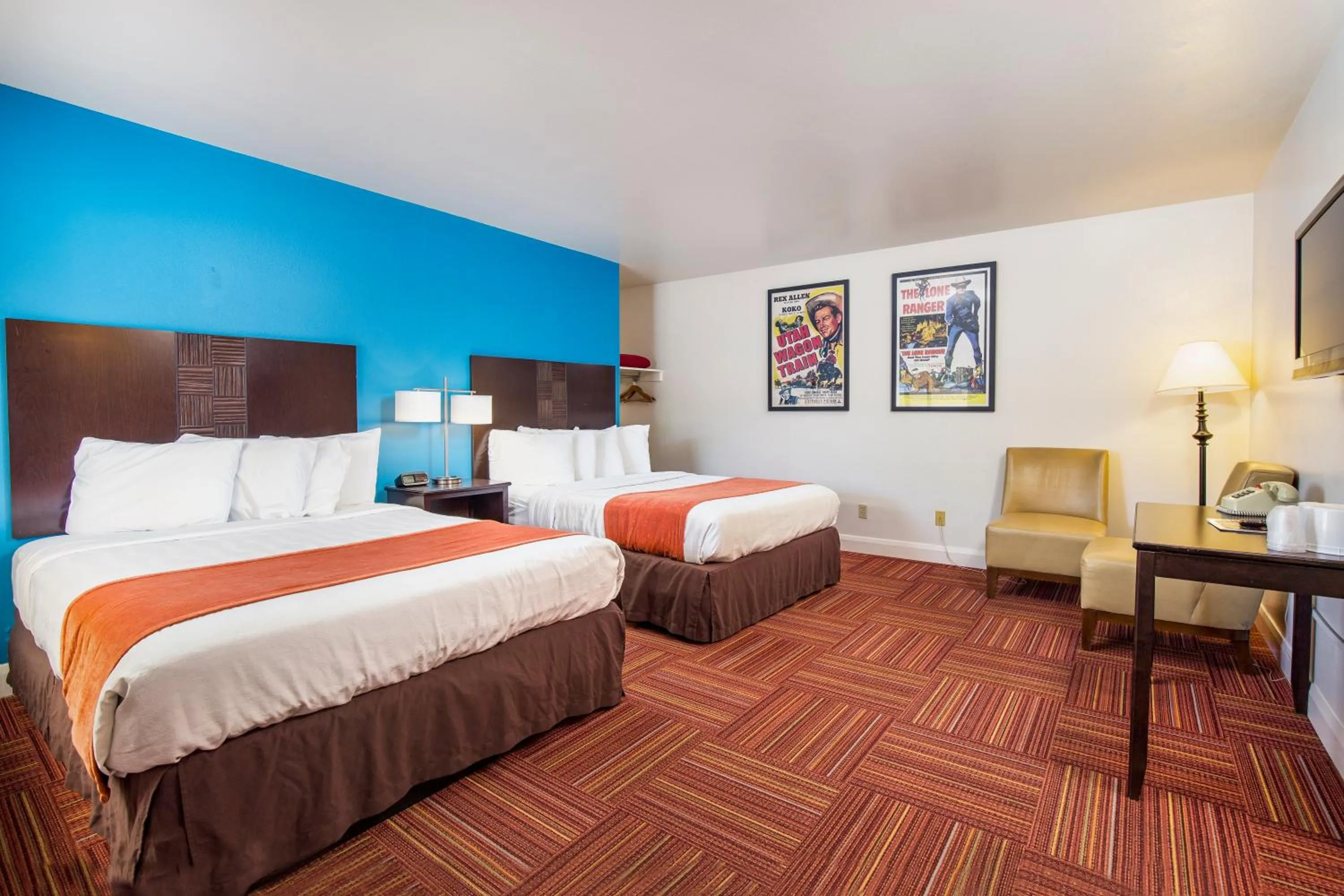 Deluxe Queen Room with Two Queen Beds in Aikens Lodge