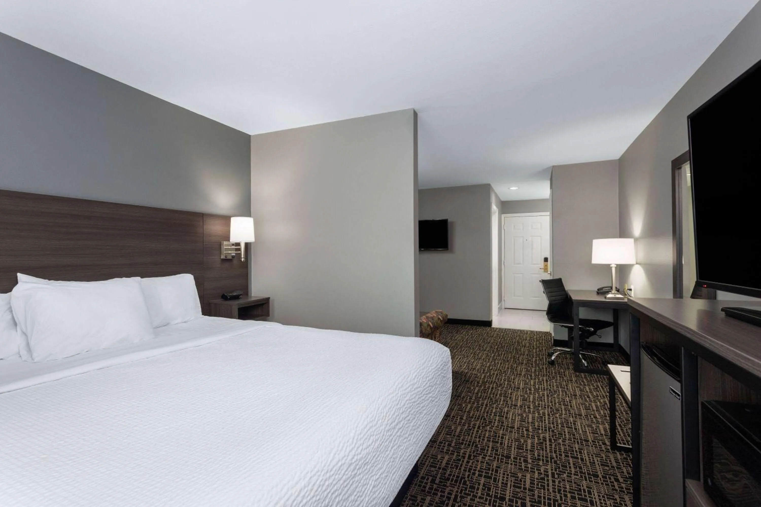 King Studio Suite - Non-Smoking in Ramada by Wyndham Sellersburg/Louisville North