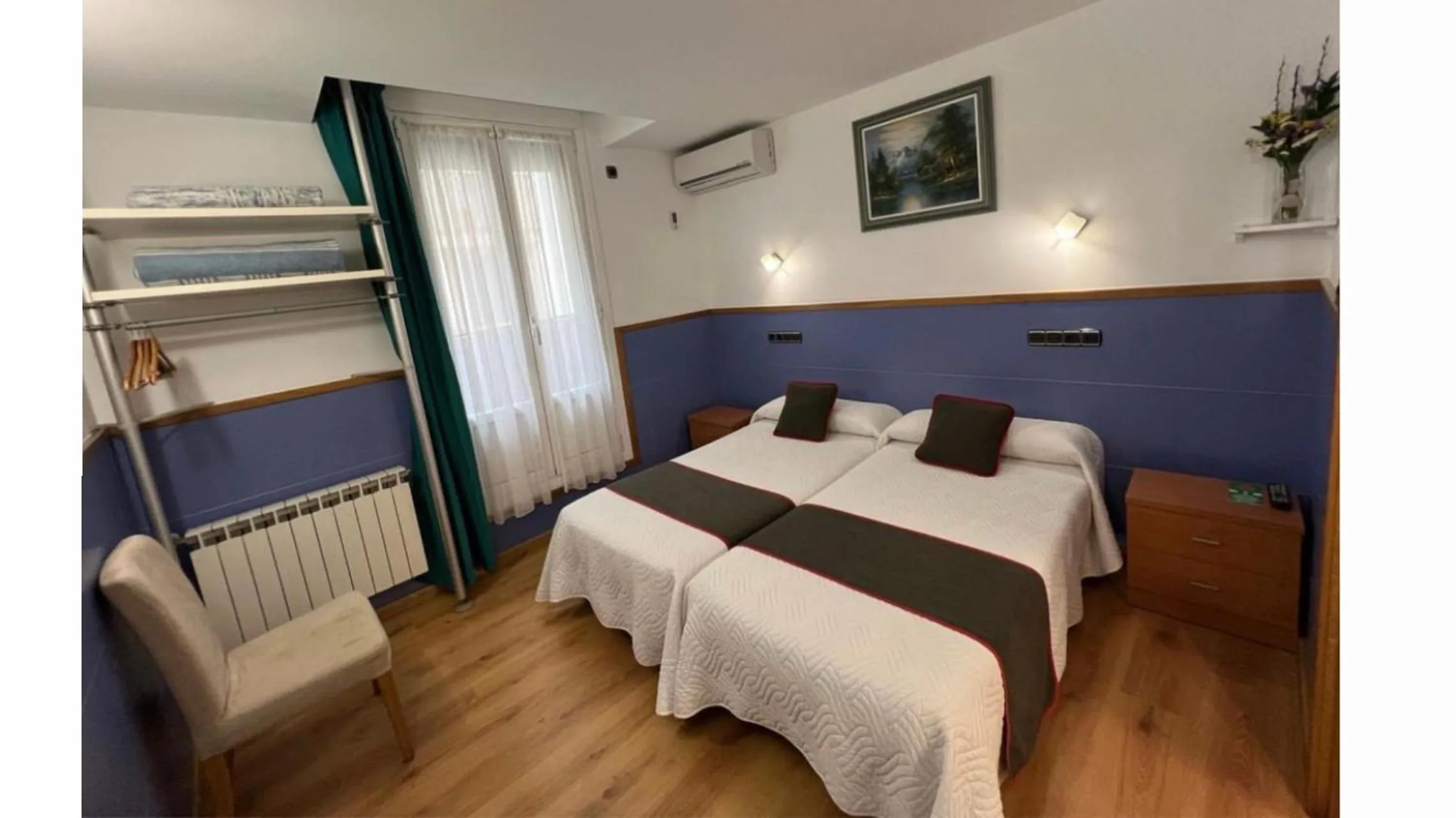 Double or Twin Room with Balcony in Pensión Irune by Vivere Stays