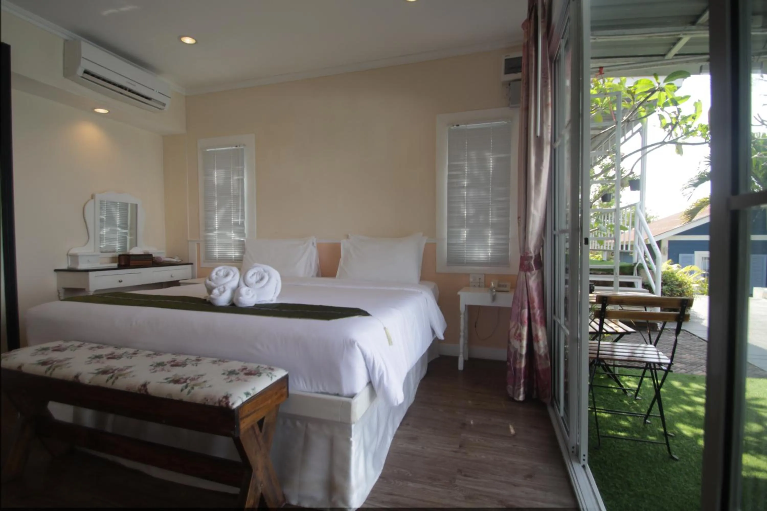 Double Room with Pool View in Pattaya Paradise Beach Resort