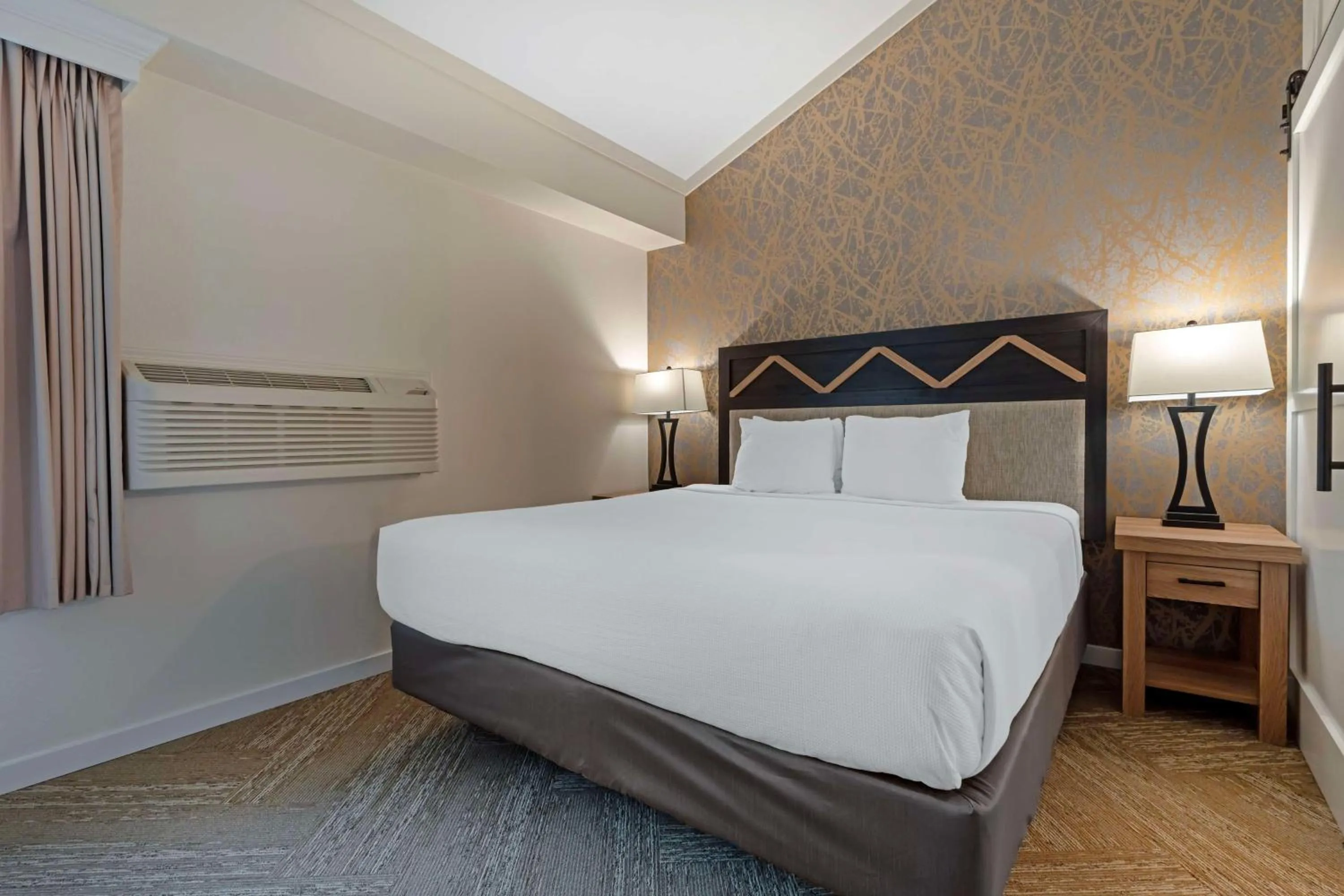 Two-Bedroom King Suite with Two King Beds and Sofa Bed - Non-Smoking in Best Western Plus Inn at the Vines