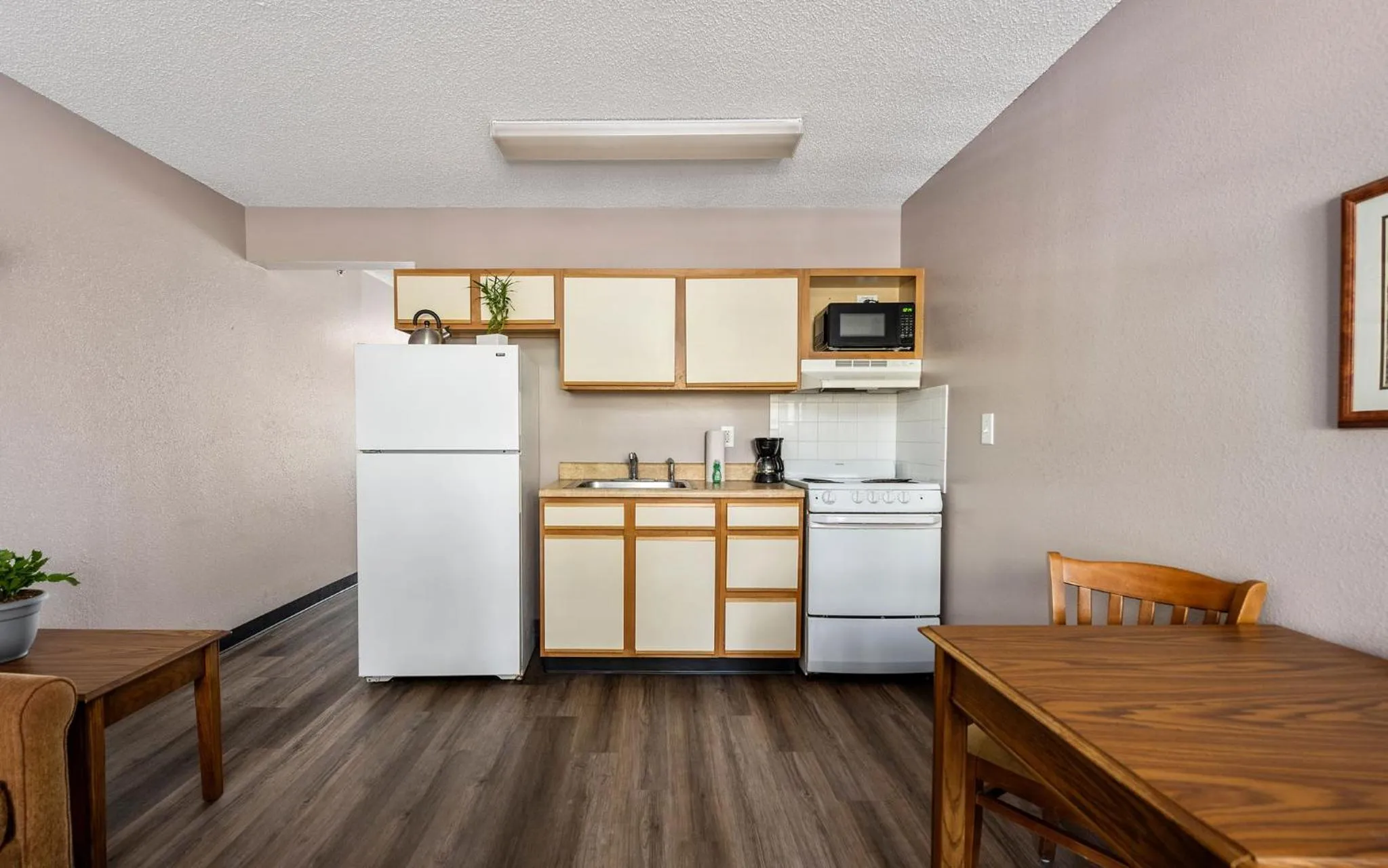 One-Bedroom Suite in Affordable Suites Greenville