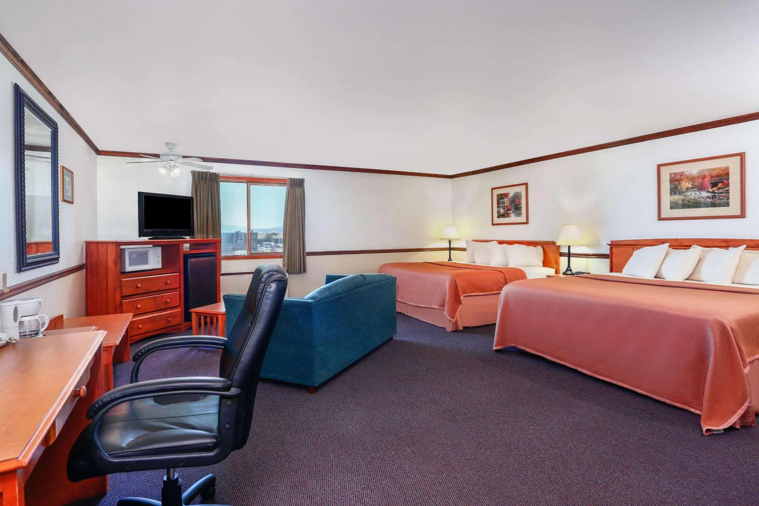 Queen Room with Two Queen Beds - Non-Smoking in Howard Johnson by Wyndham Helena