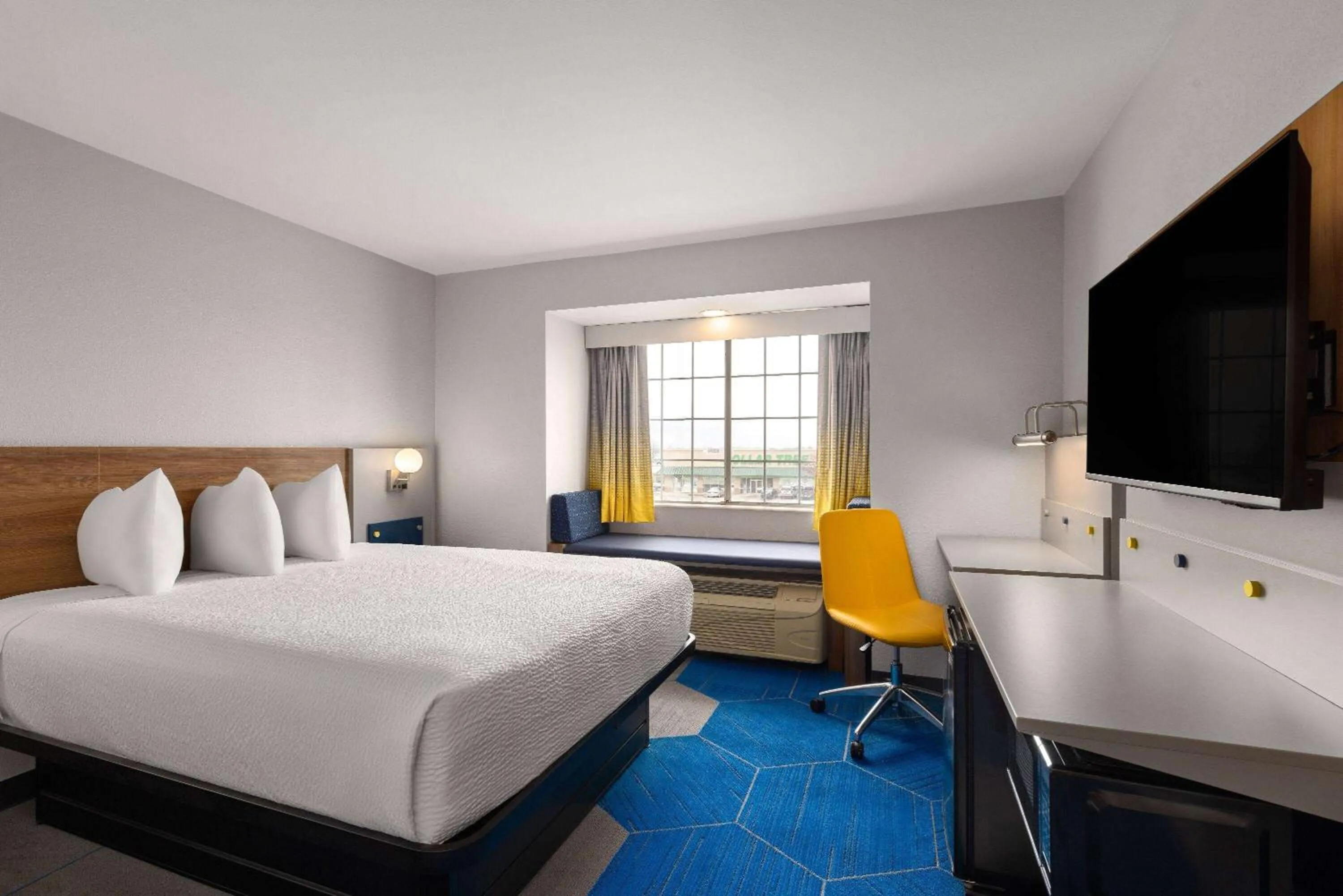 Queen Room in Microtel Inn and Suites Independence