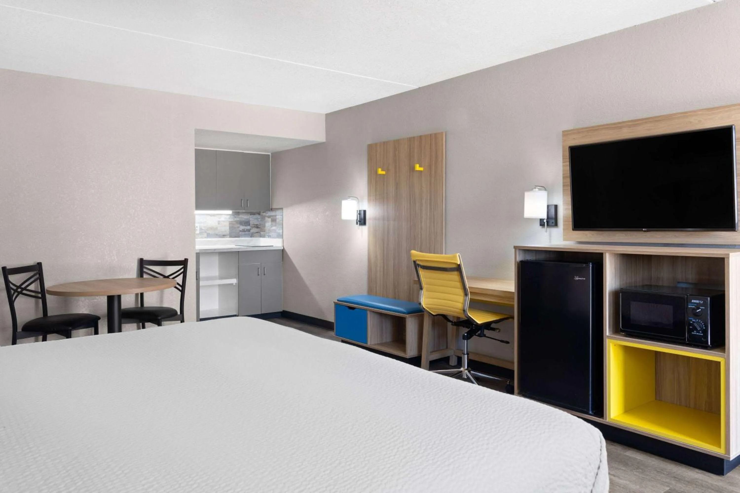 King Efficiency Room - Smoking in Days Inn by Wyndham Conway