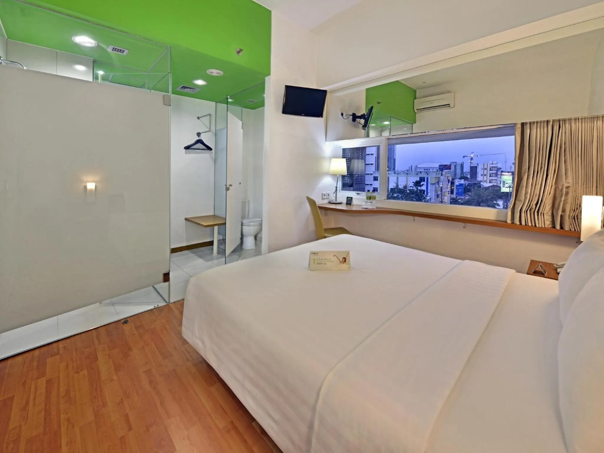 Standard Double Room in Whiz Hotel Pemuda Semarang