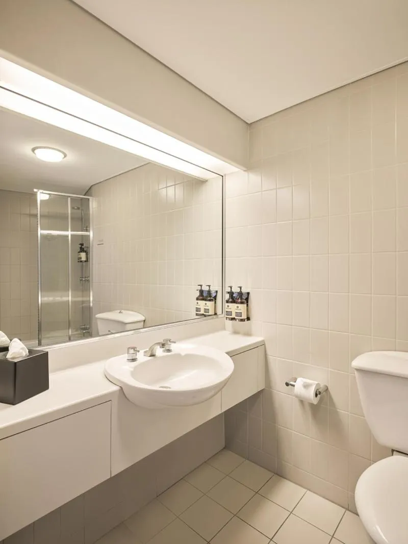 One-Bedroom Apartment with Harbor View in Rendezvous Hotel Sydney The Rocks