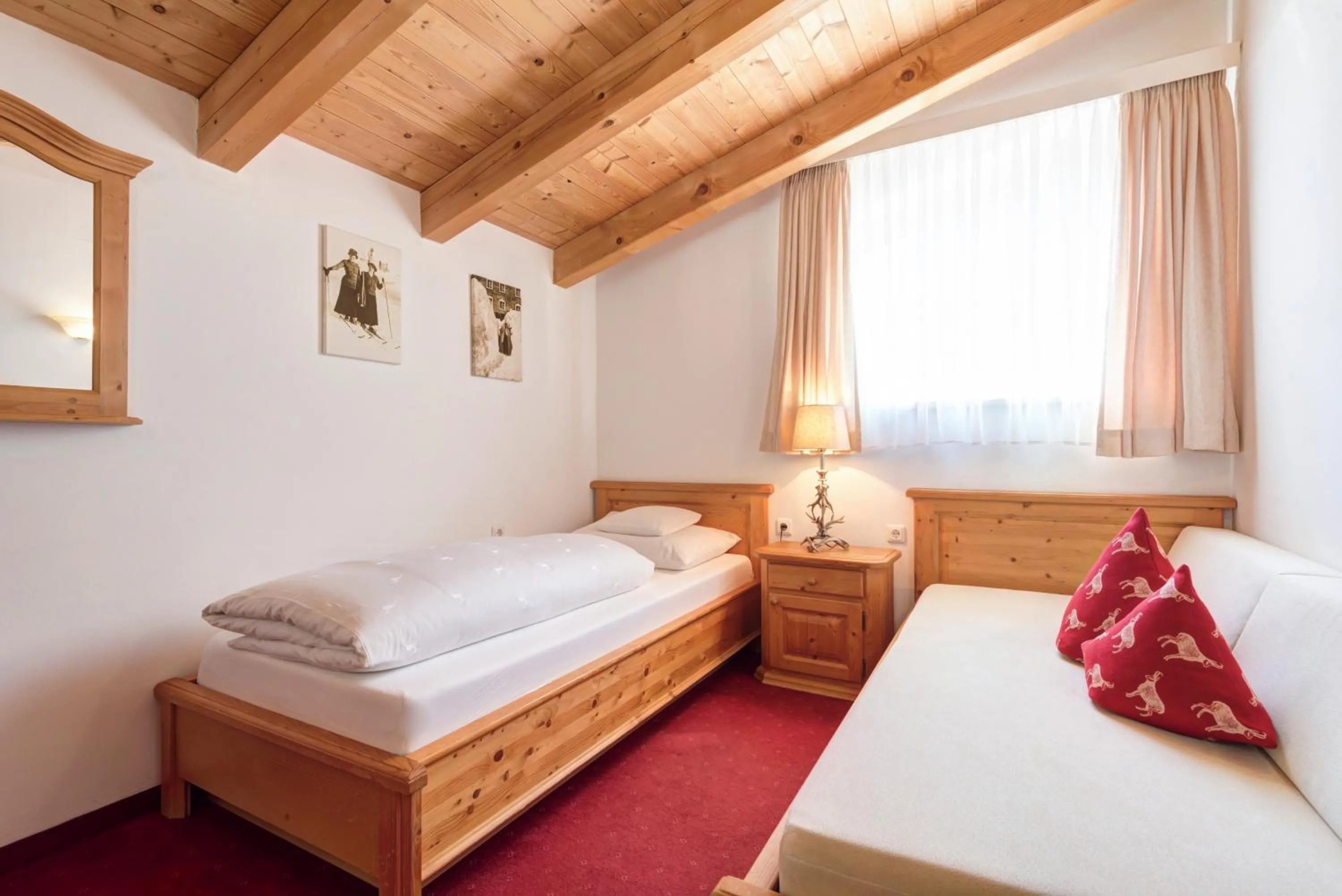Twin Room "Malfon" - single occupancy in Hotel Pettneuerhof
