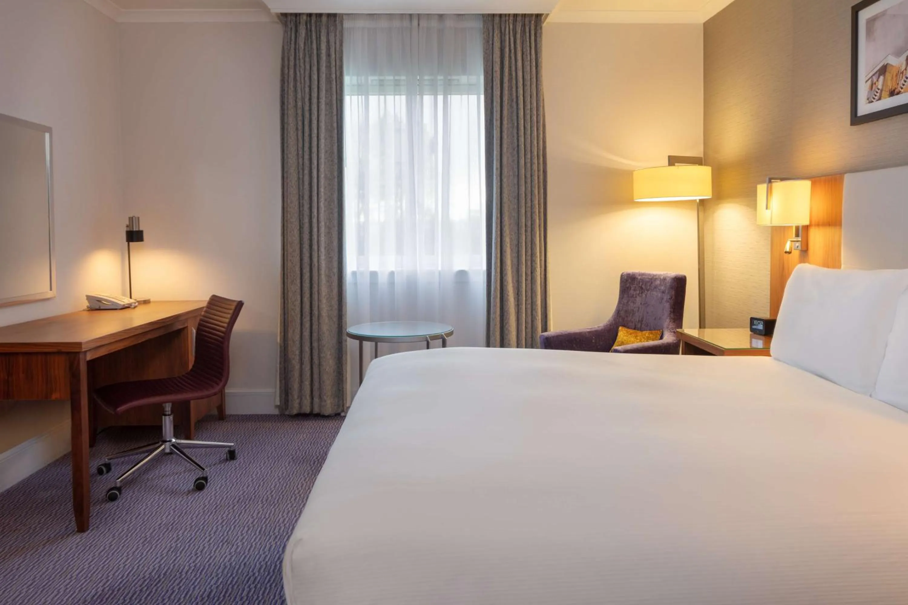 Deluxe Queen Room in DoubleTree by Hilton Edinburgh Airport