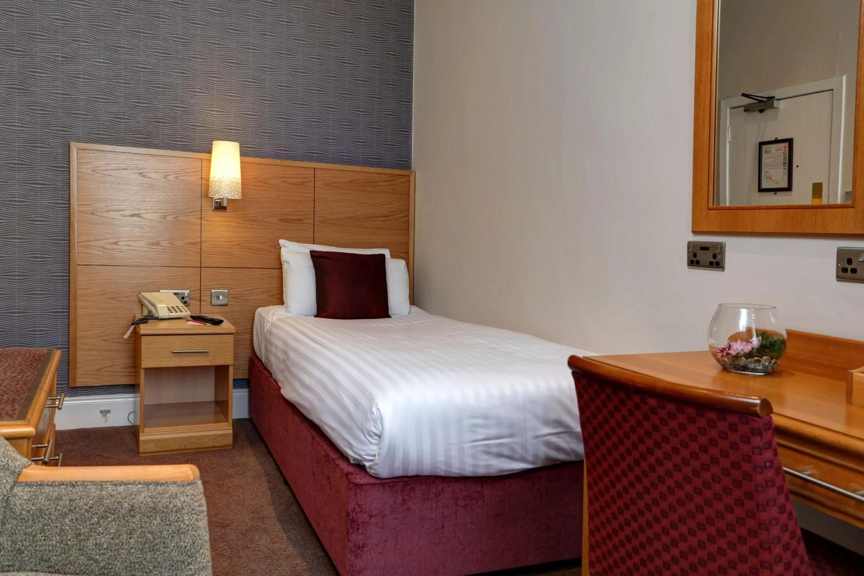 Standard Twin Room in Best Western Kings Manor