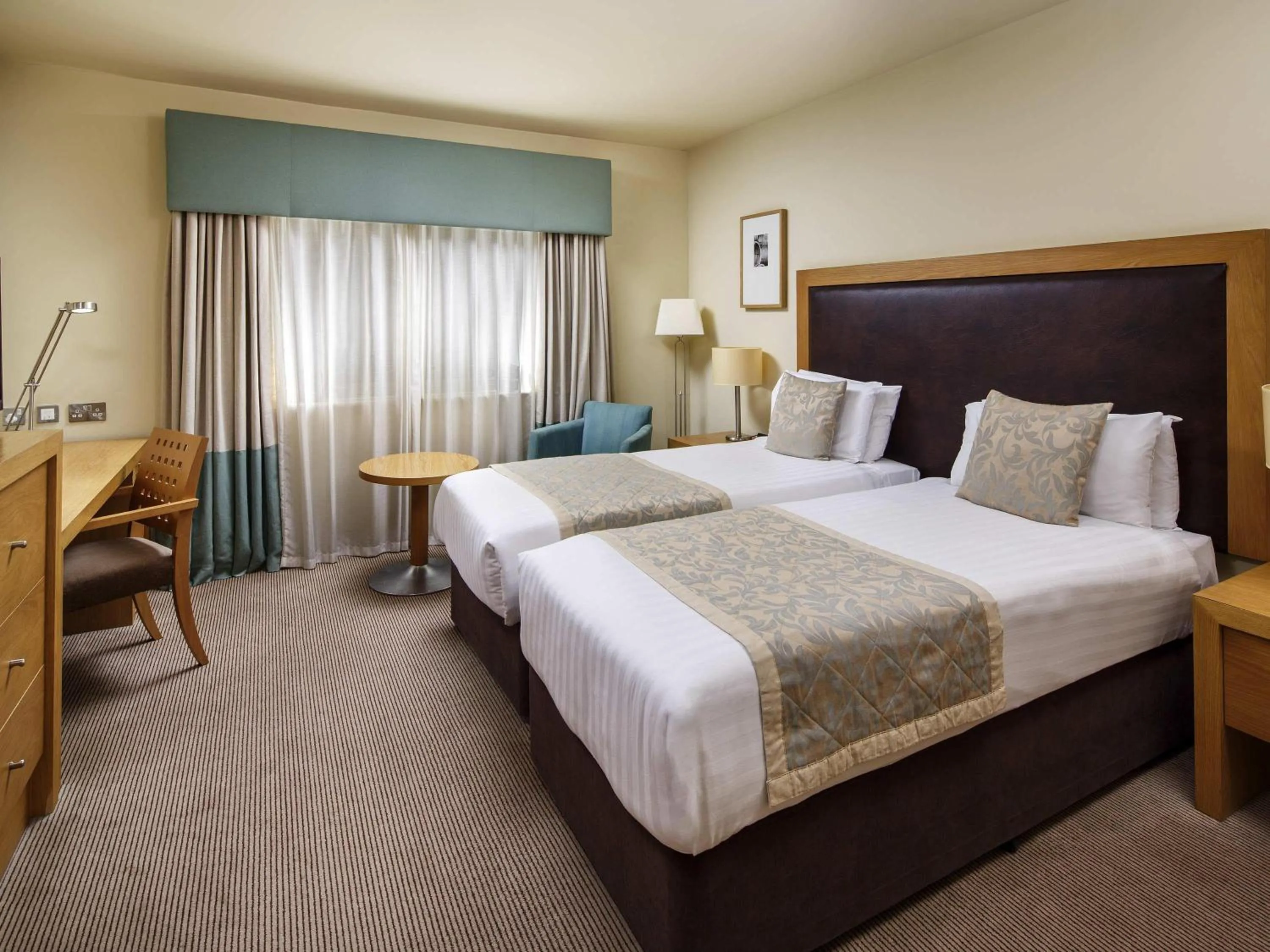 Classic Twin Room in Mercure Sheffield Parkway