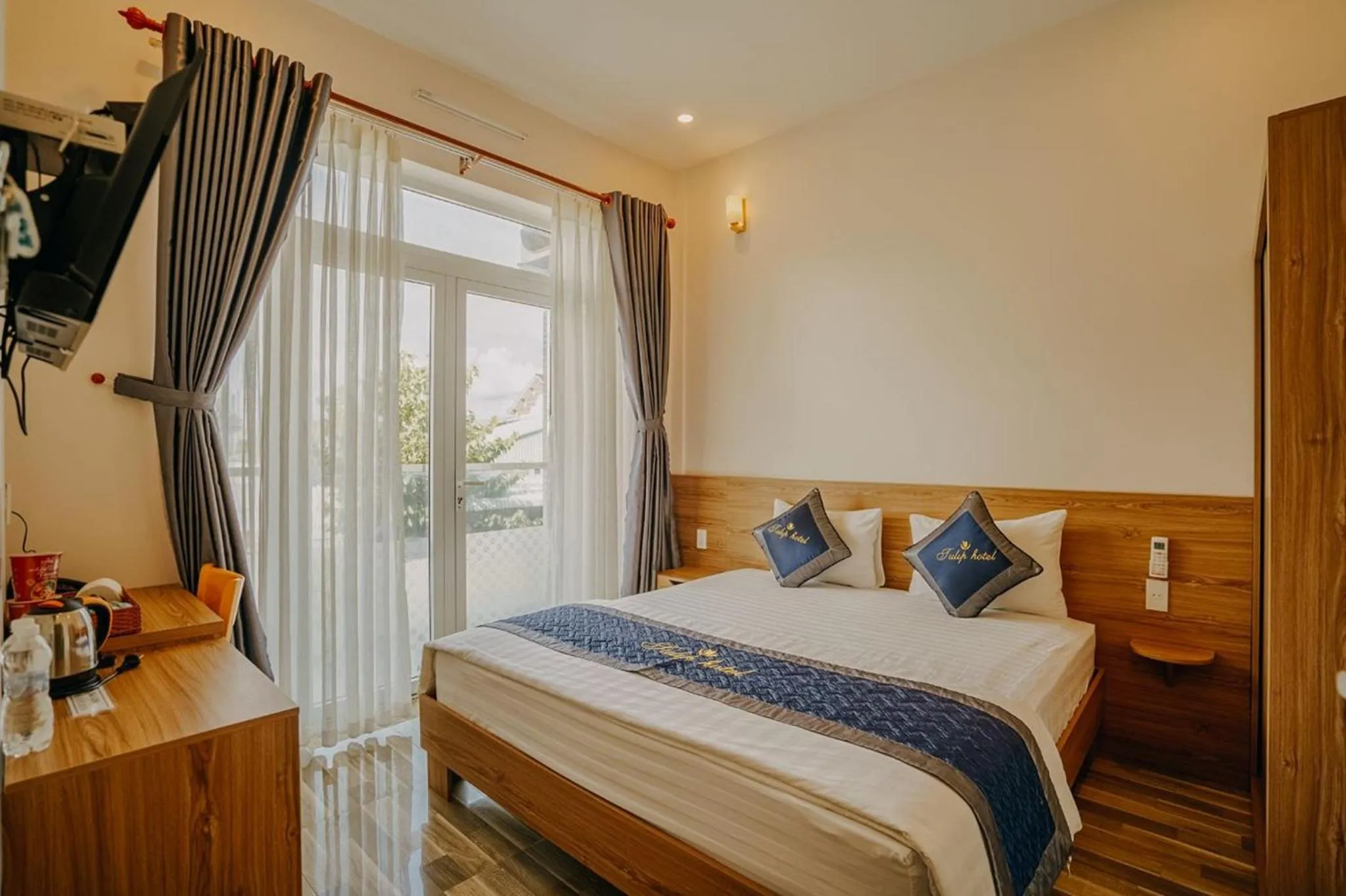 Double Room with Balcony in Tulip Hotel