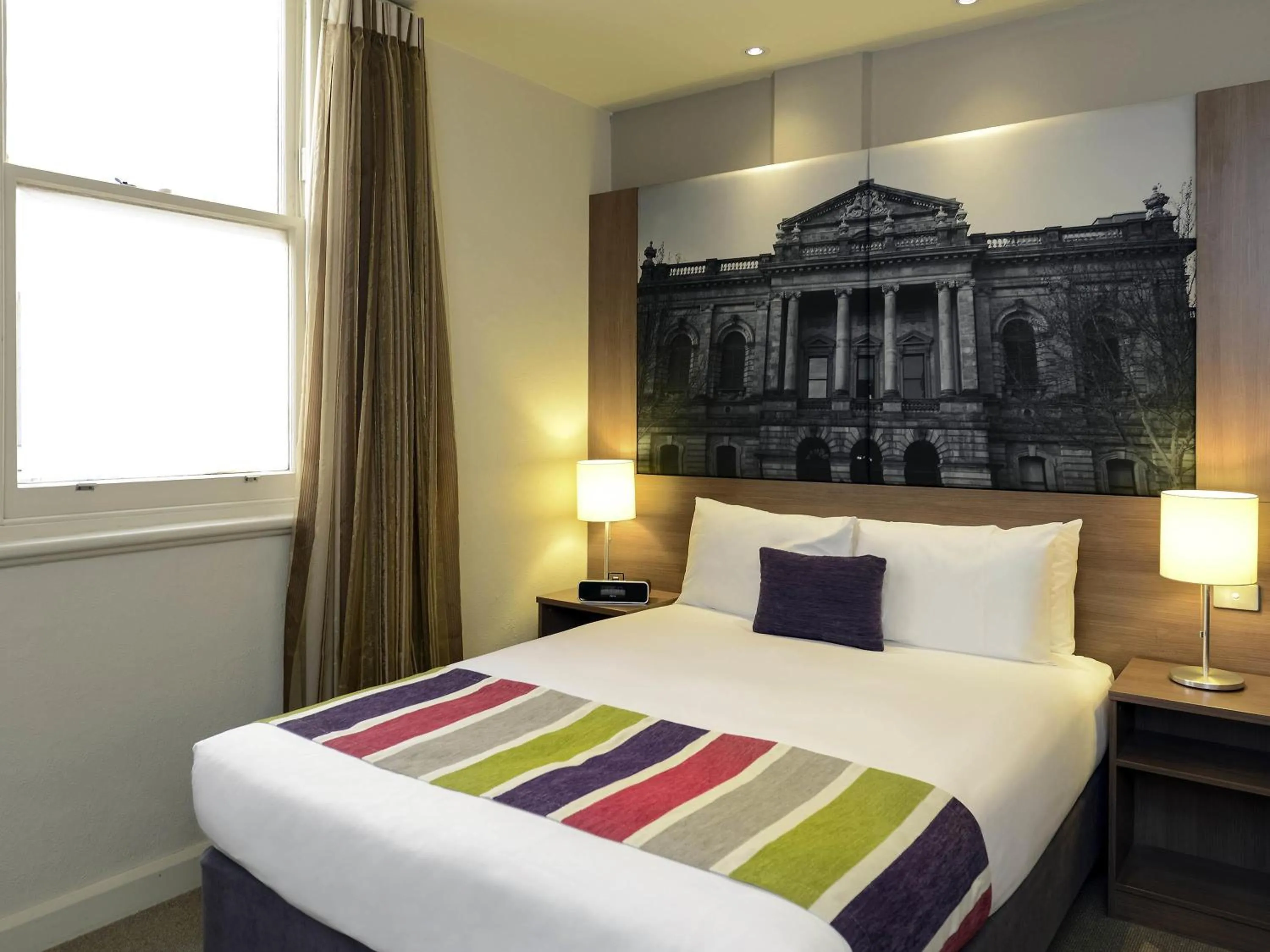 Standard Queen Room in Grosvenor Hotel Adelaide by Accor