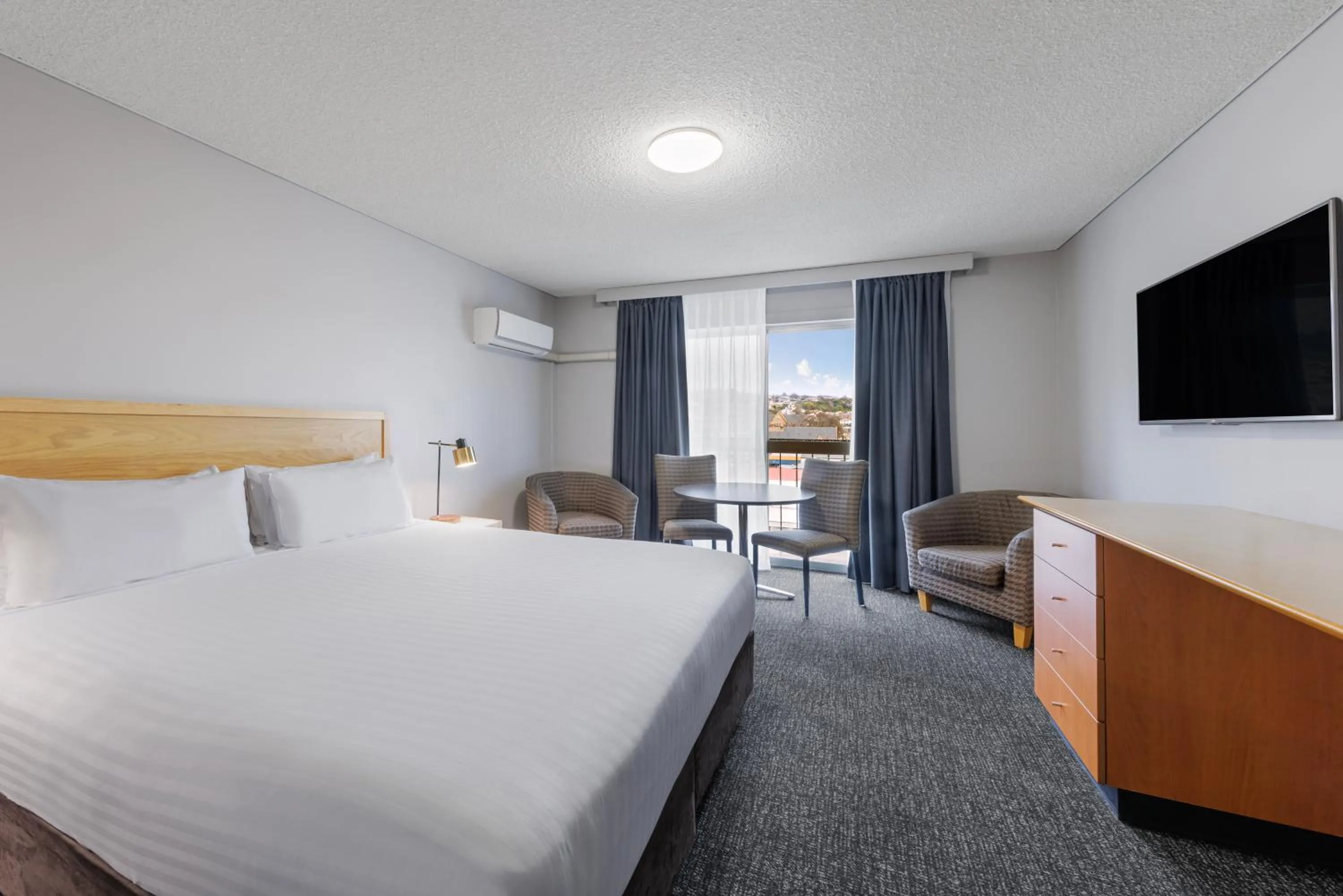 Family Suite with Balcony in Best Western Hobart