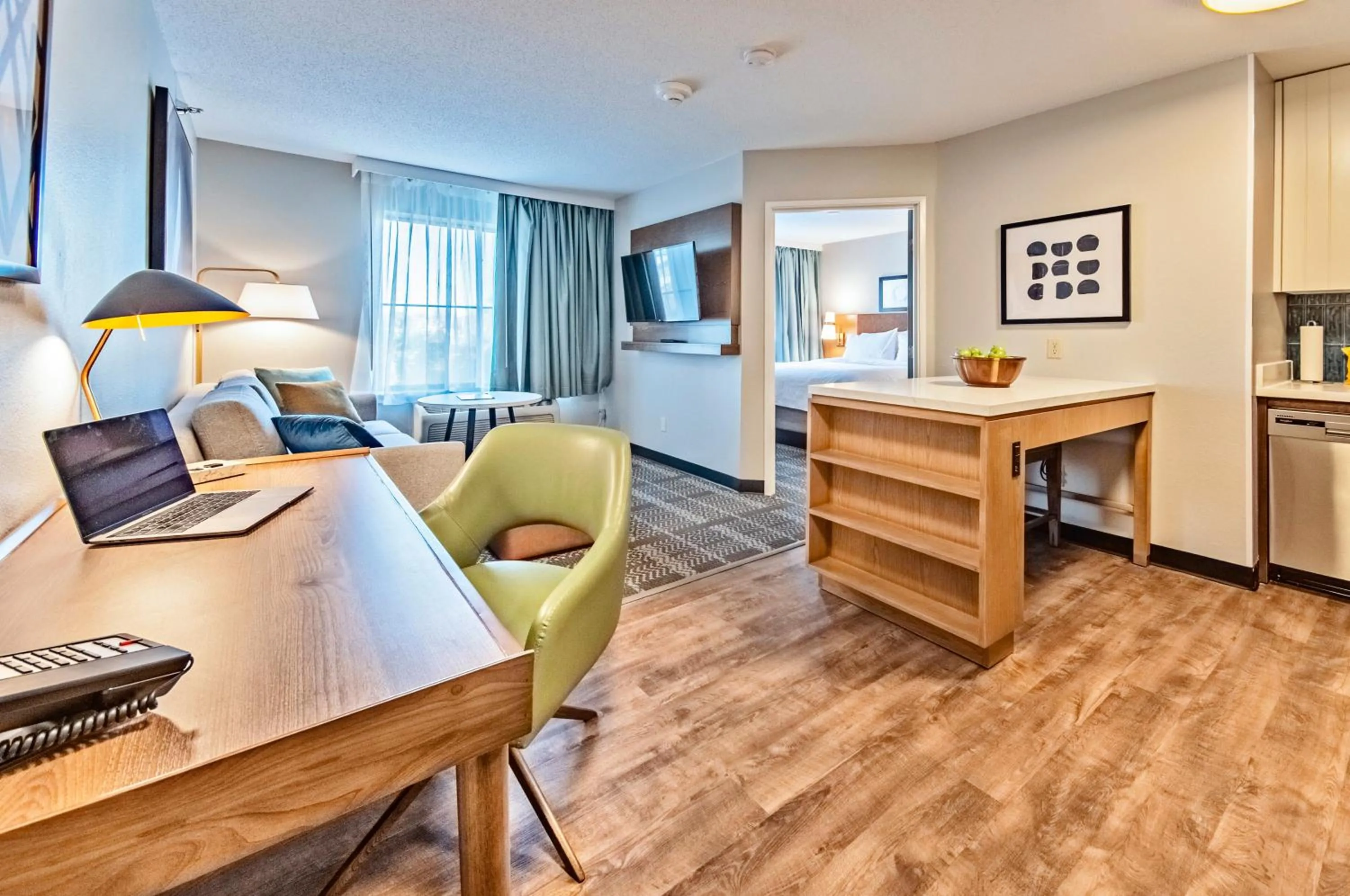 One Bedroom Suite with One Queen Bed in Staybridge Suites - Cedar Rapids North by IHG