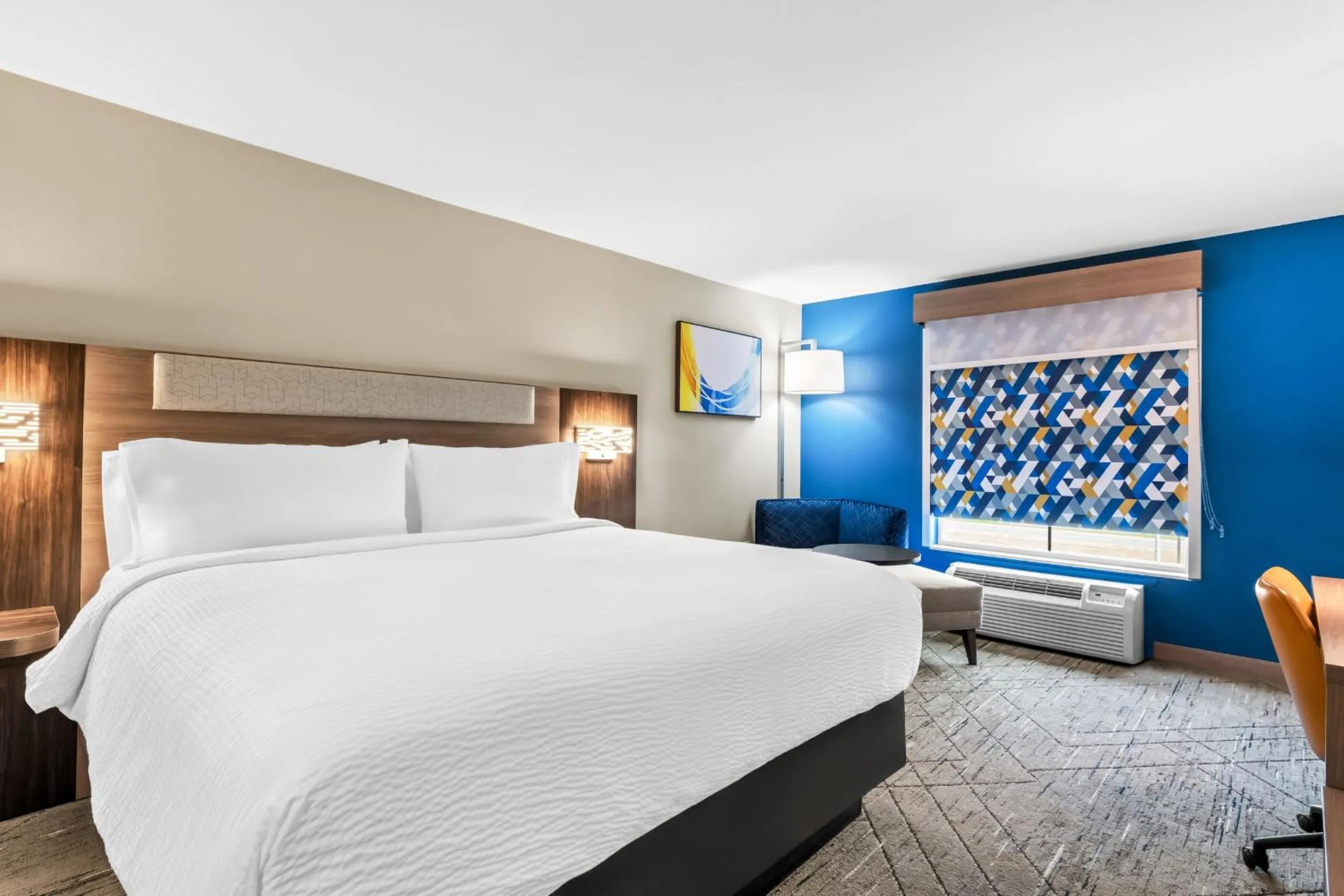 Standard King Room with Accessible Tub - Mobility Access in Holiday Inn Express and Suites Hotel - Pauls Valley by IHG