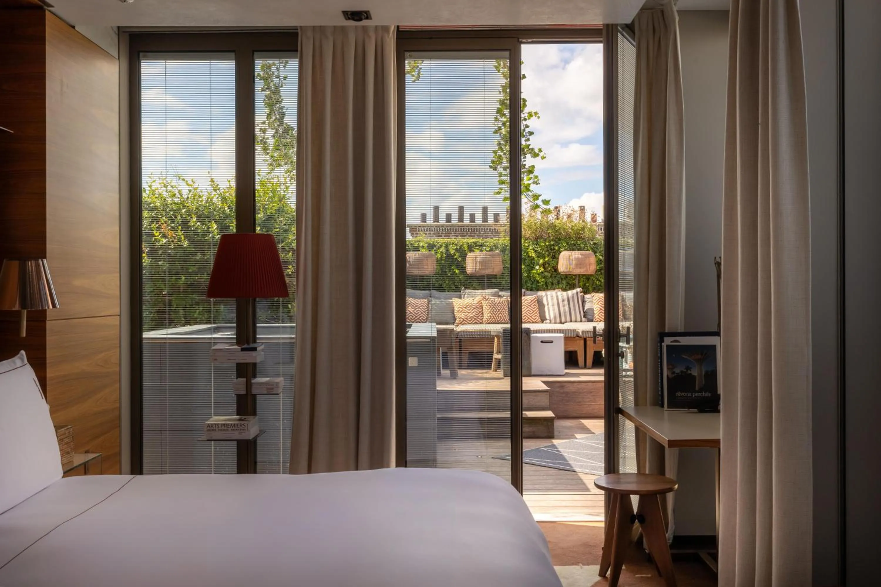 Suite Georges - Eiffel Tower view and Jacuzzi in Brach Paris - Evok Collection
